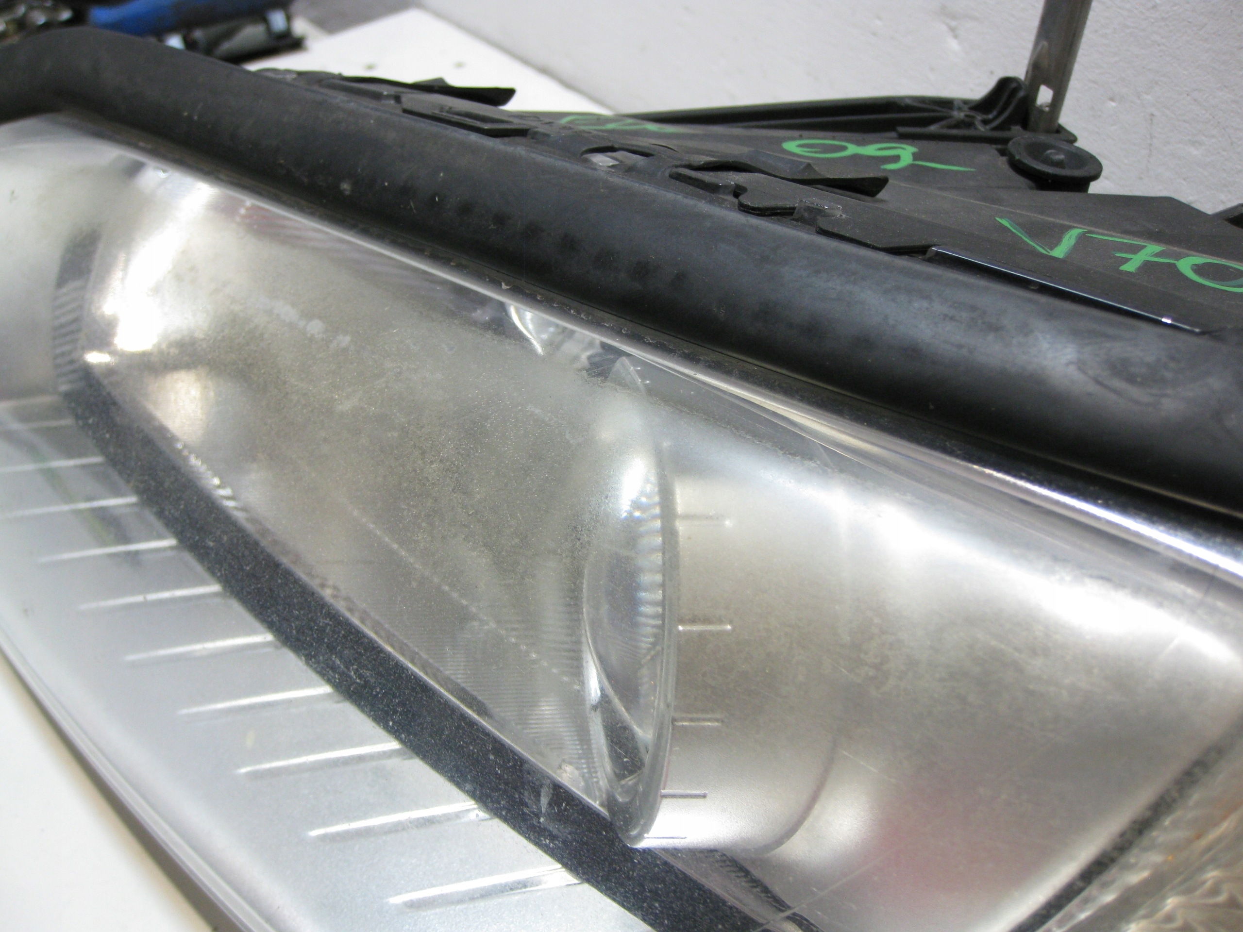 VOLVO V70 2.0 D 09R light left front XENON 31214347 EUROPA