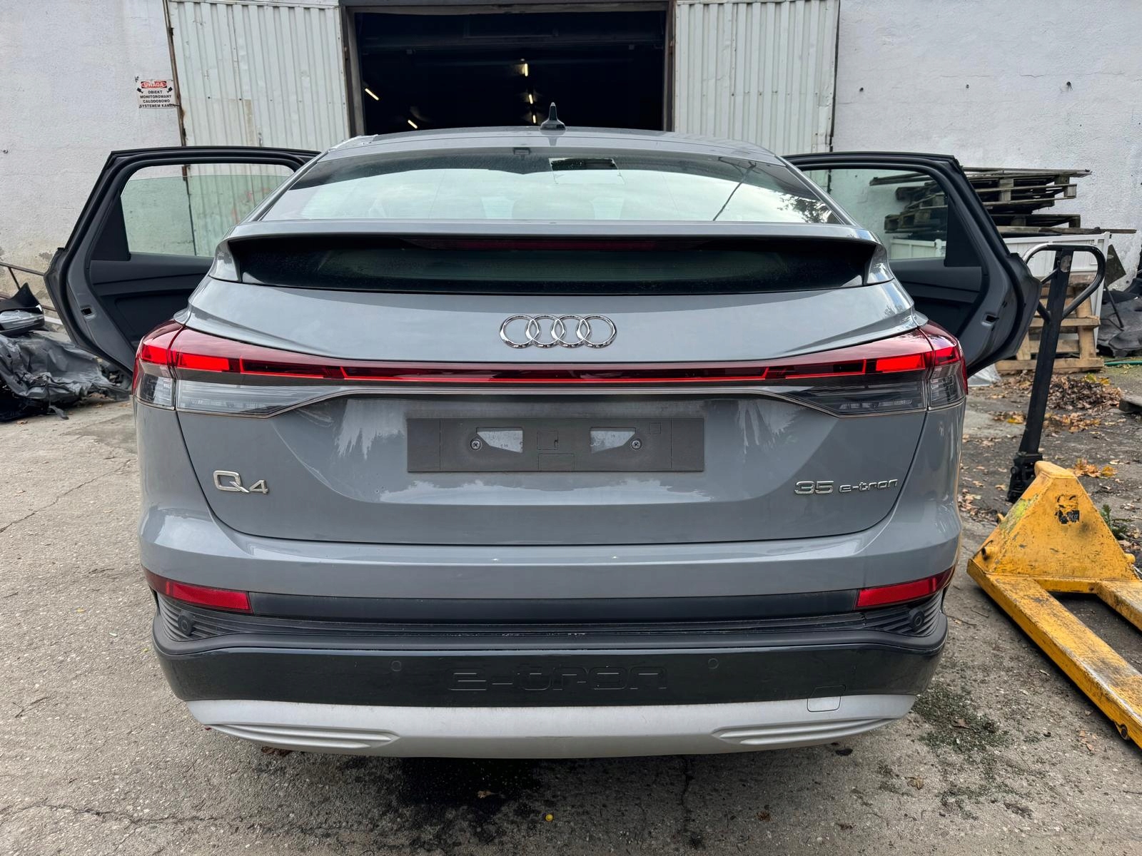 КРИШКА БАГАЖНИКА AUDI Q4 Е-ТРОН SPORTBACK В КОЛІР 23r