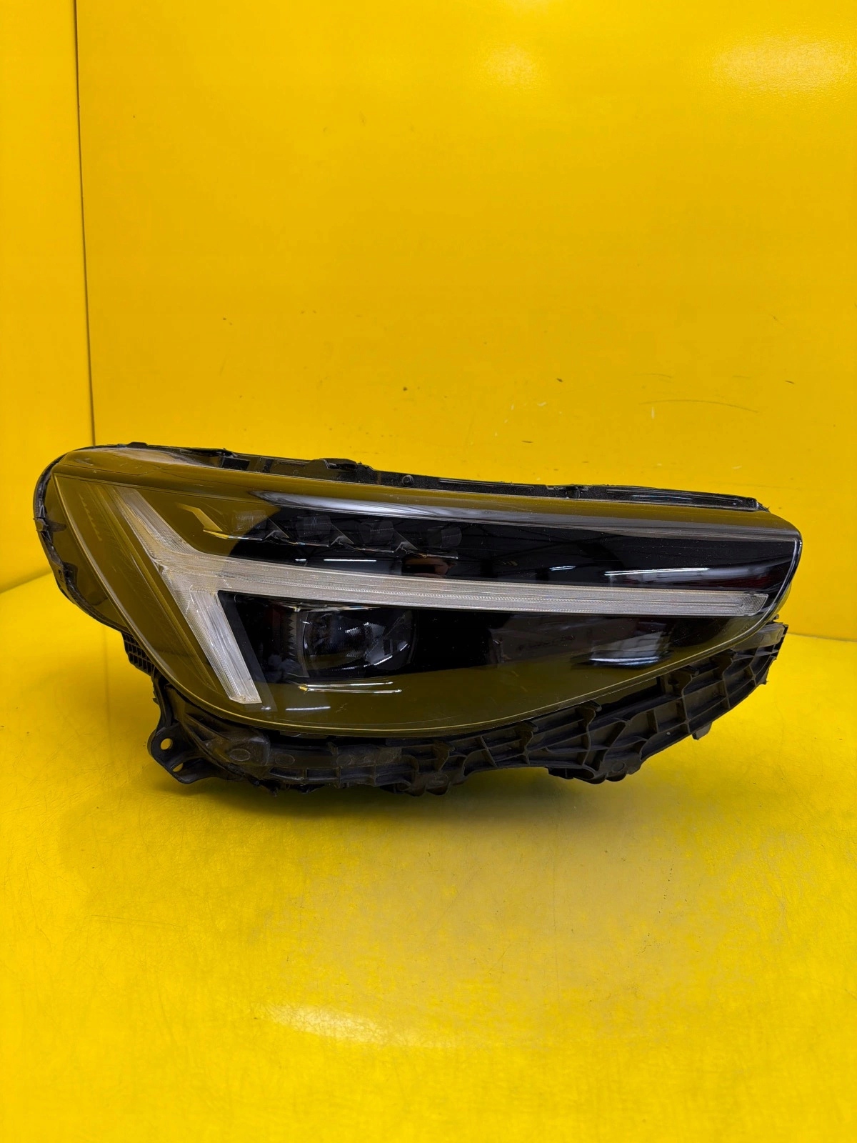 light right front Volvo XC40 Lift Full Led 32133832