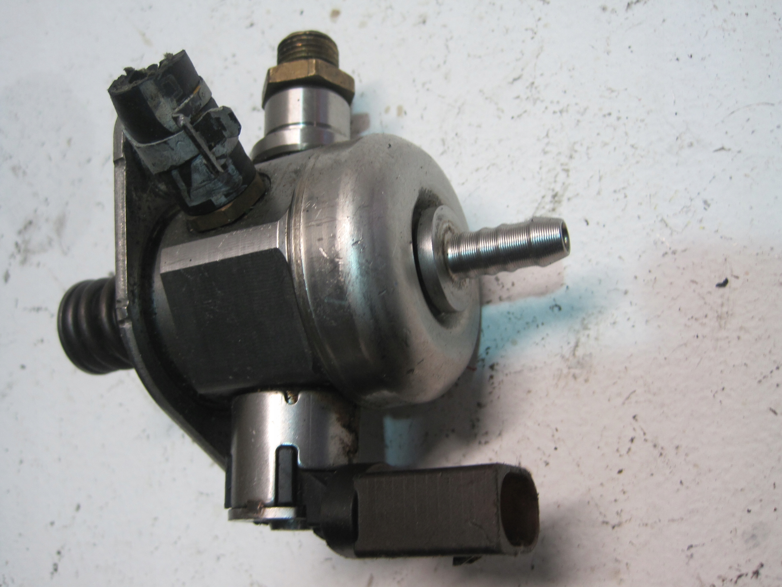 feed pump AUDI 2,0 TFSI 06G127025A