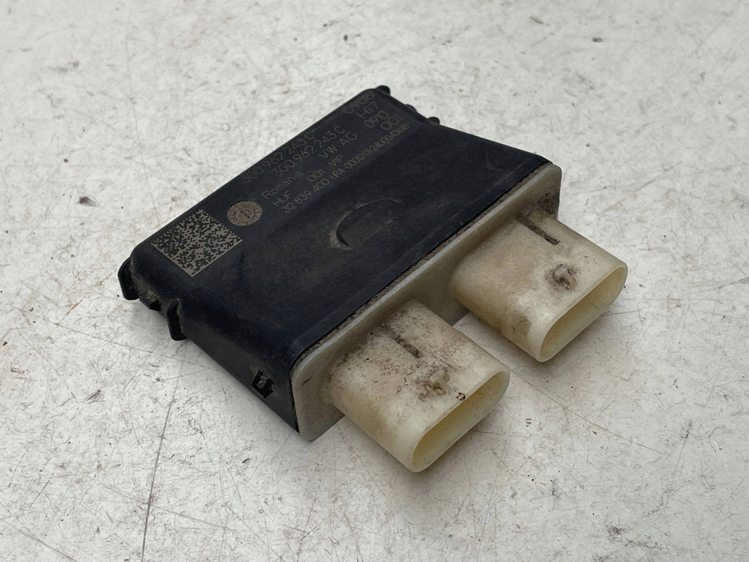Module pour l’ouverture du capot VW AUDI PORSCHE 3G0962243C !J