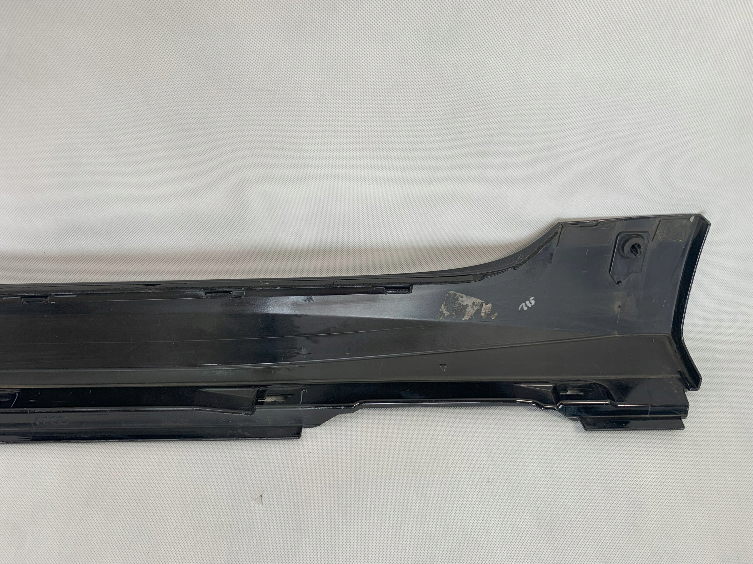 threshold cap threshold right Audi A6 18r 2018 4K0853856 08.25