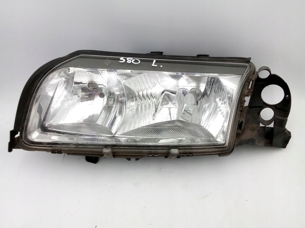 Volvo S80 and light left front front EU