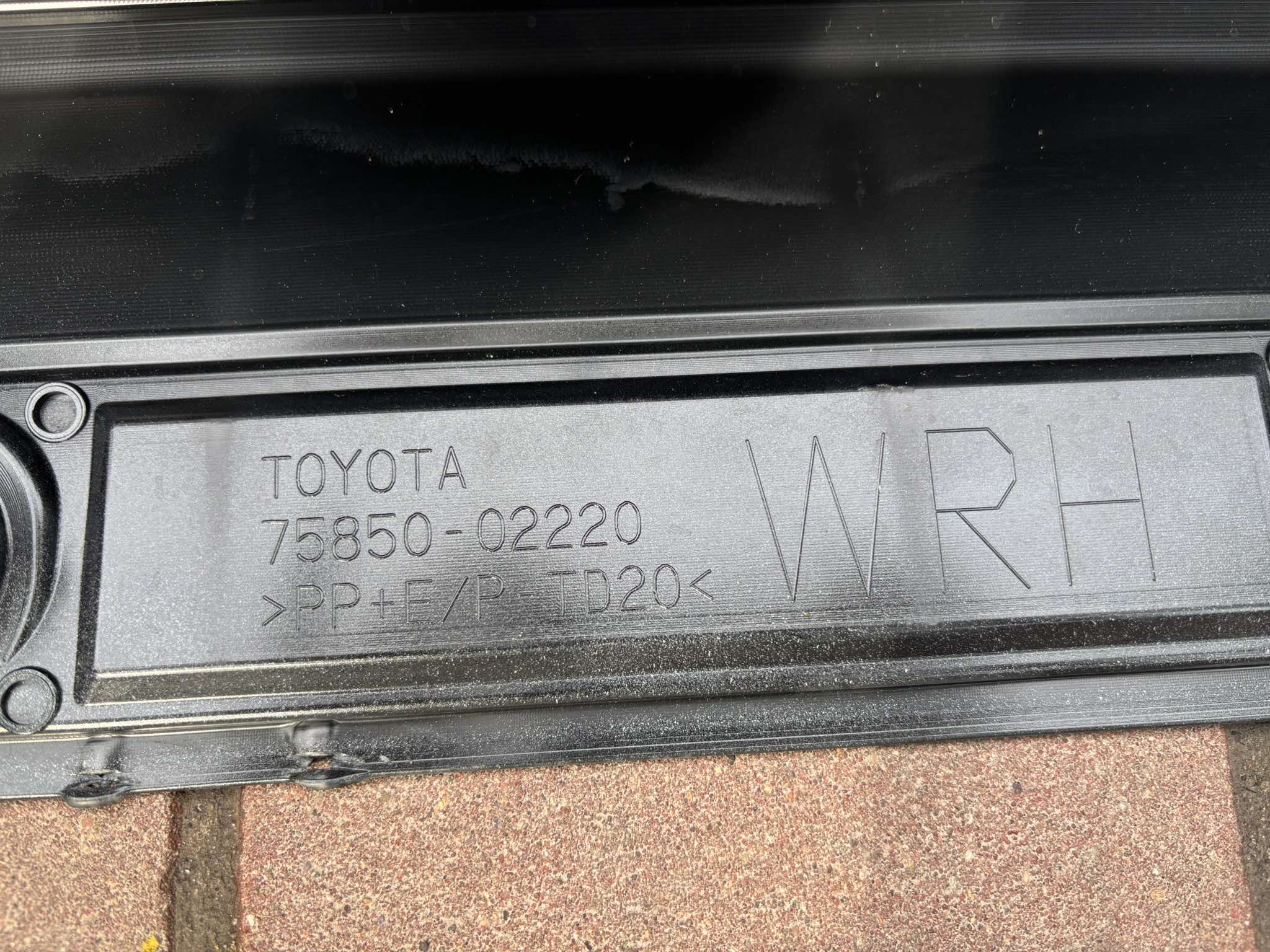 moulding threshold right TOYOTA COROLLA E21 75850-02220
