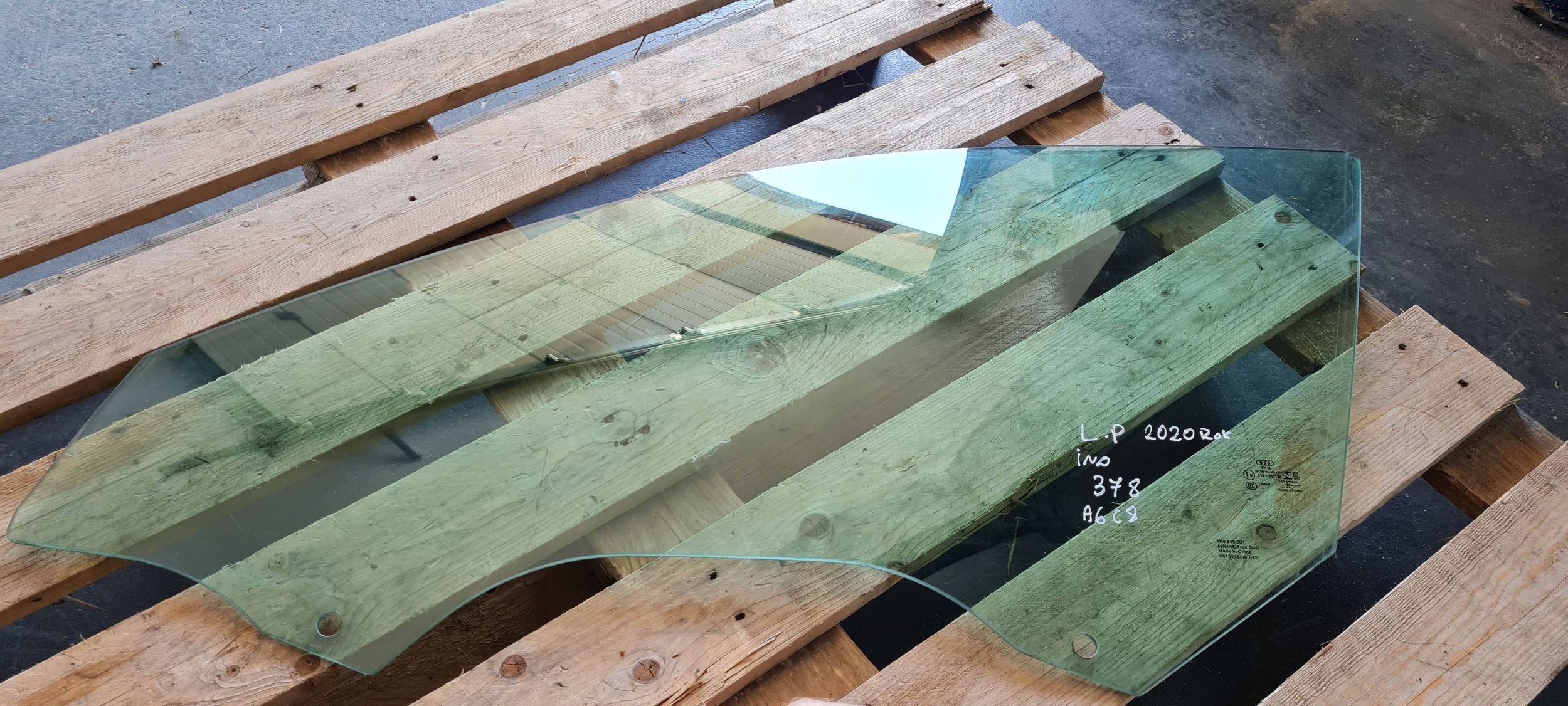 A6 C8 4K window door left left front 20R 2020 4K0845201