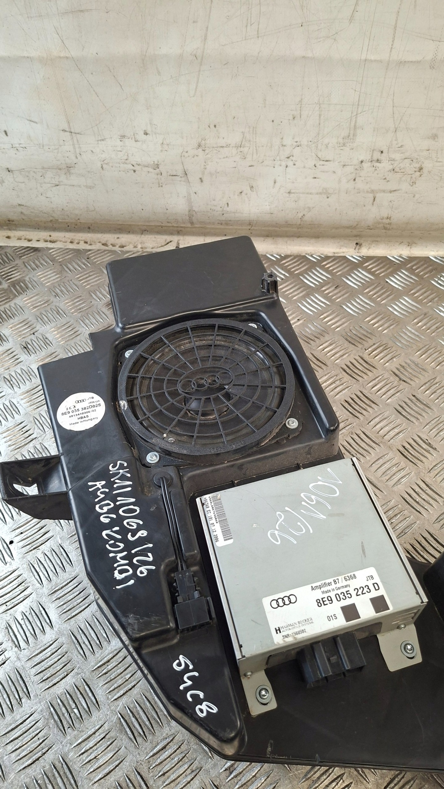 SUBWOOFER AUDI A4 B7 KOMBI