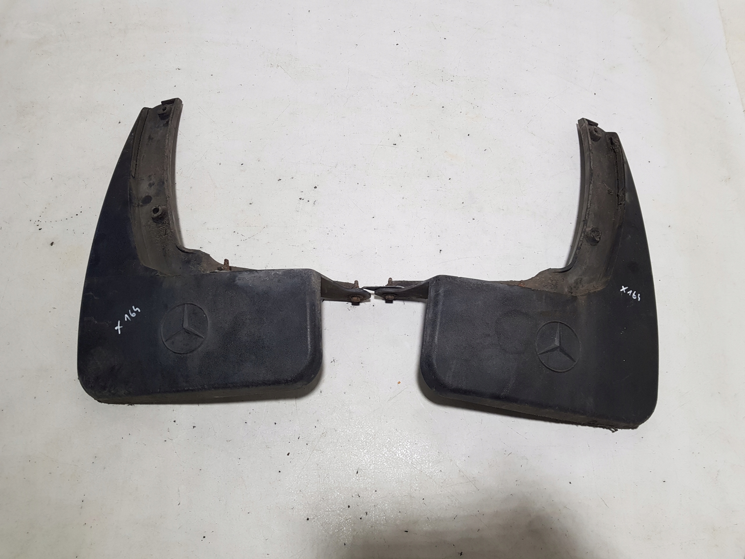 Bavette pare boue Aile MERCEDES GL X164