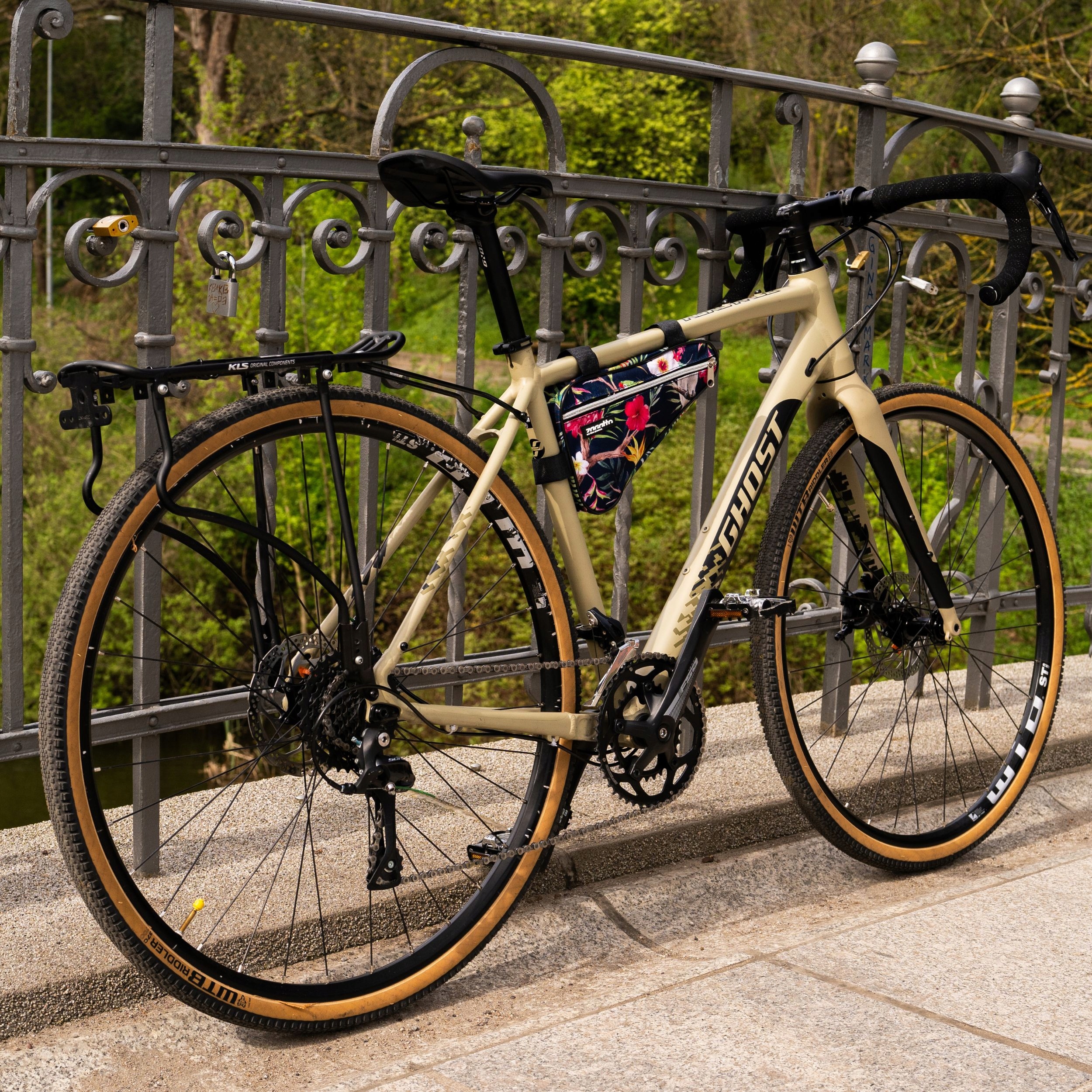 Sakwa rowerowa pod ramę damska torba rowerowa kolorowa wodoodporna ZAGATTO Model ZG644