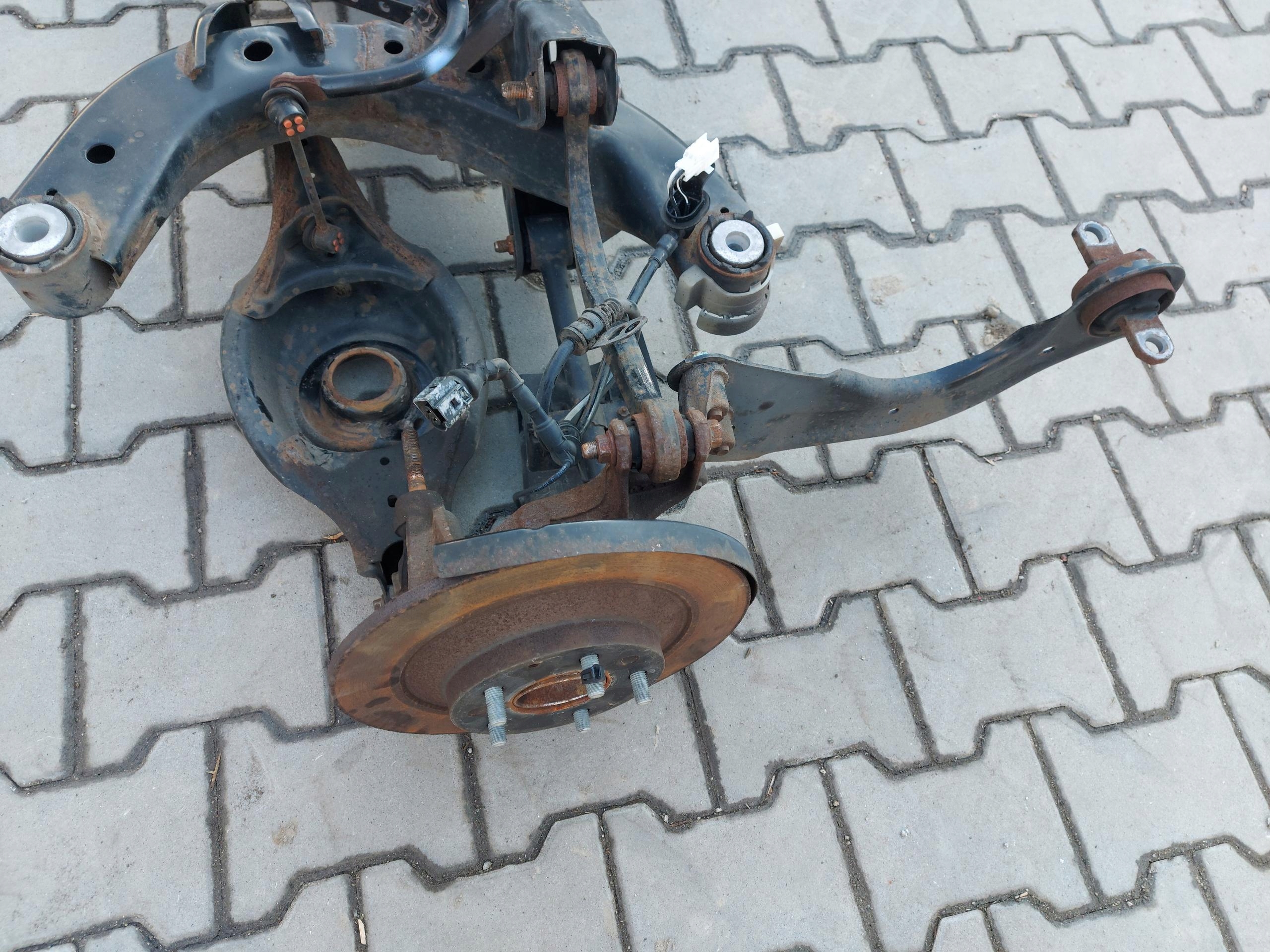 MAZDA CX5 II Essieu Arrière Moyeu support broche komplet