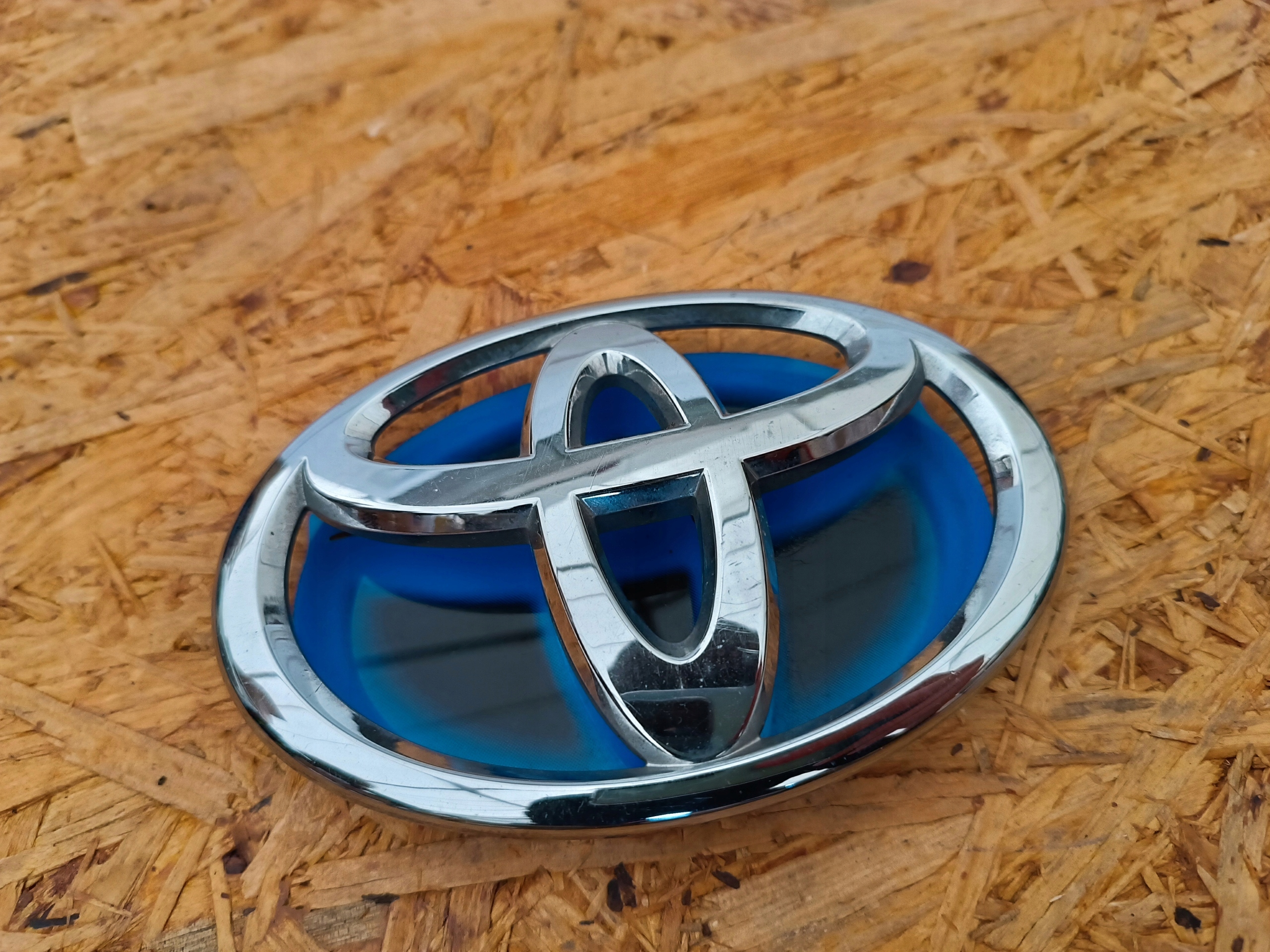 EMBLEMAT ZNACZEK LOGO TYŁ 90975-02172 TOYOTA PRIUS III LIFT Marka Toyota