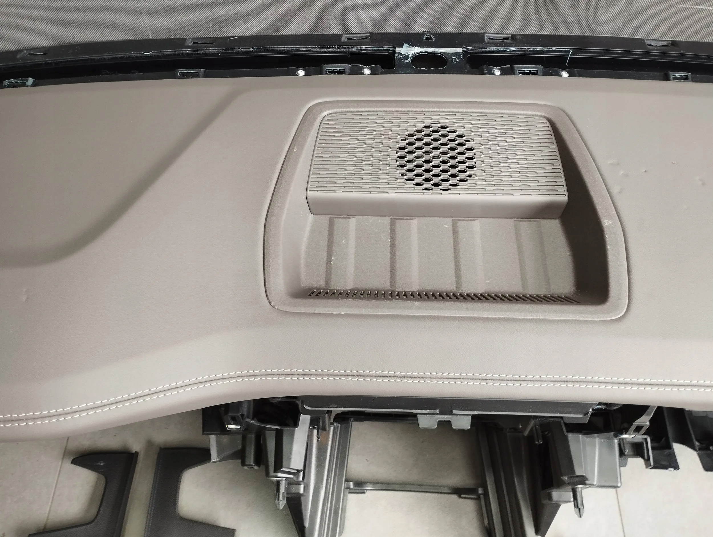 VW Amarok II dashboard panel airbags tension belts original