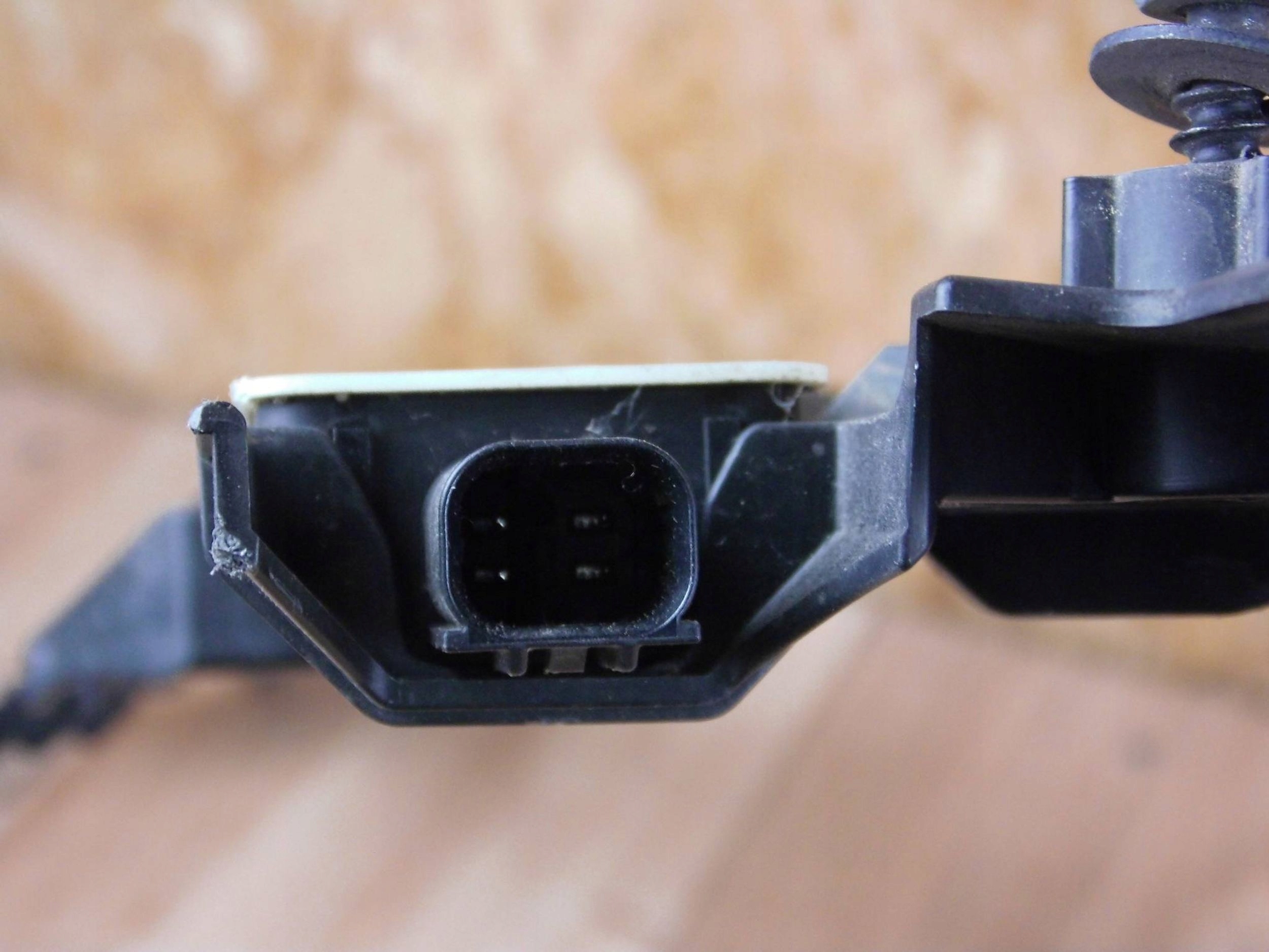Toyota Yaris Cross Console Support plaque Pare choc Arrière Module sensor du capot Arrière