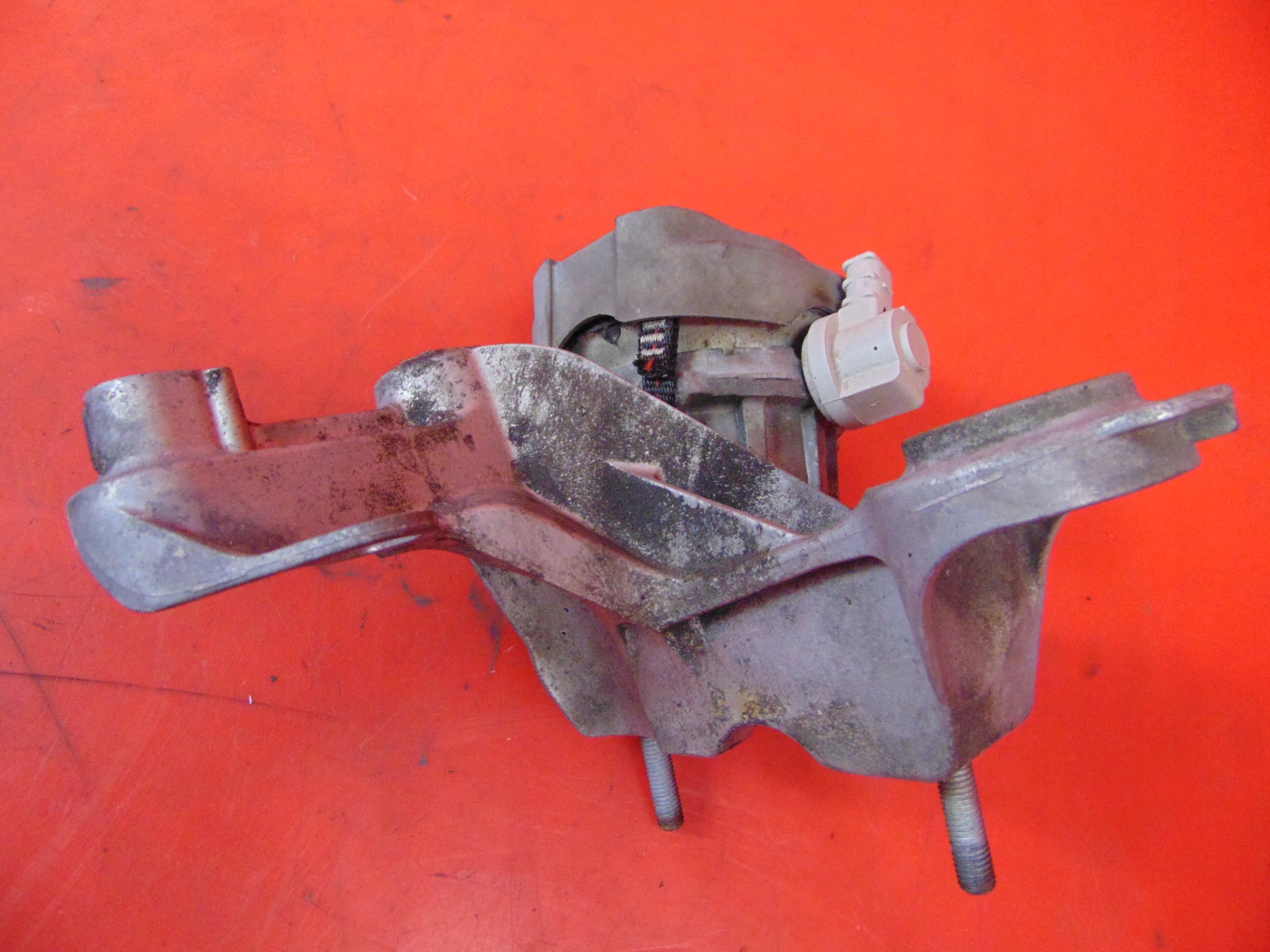 AUDI S6 C6 5.2 FSI V10 holder engine mount left