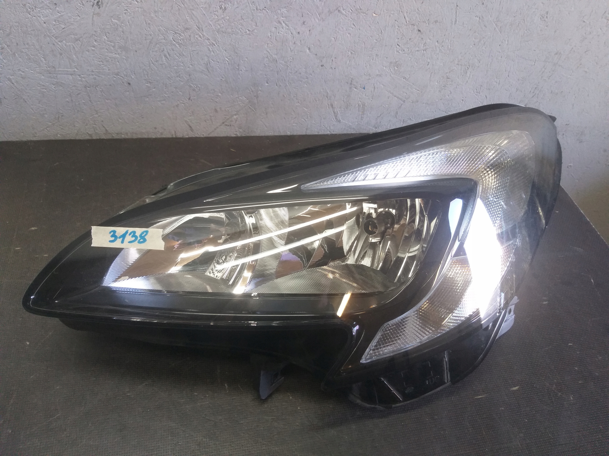 LIGHT FRONT LEFT OPEL CORSA E 39108222