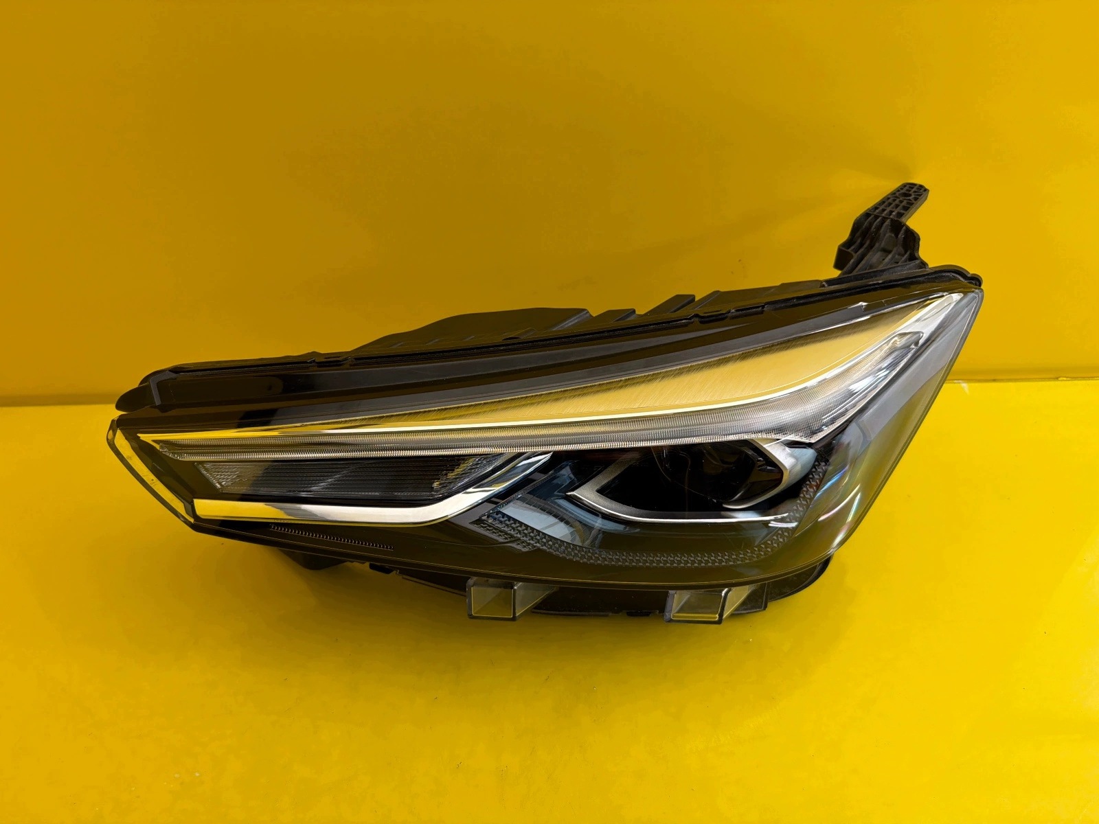 light left front MG MG5 II EV Full Led 2022