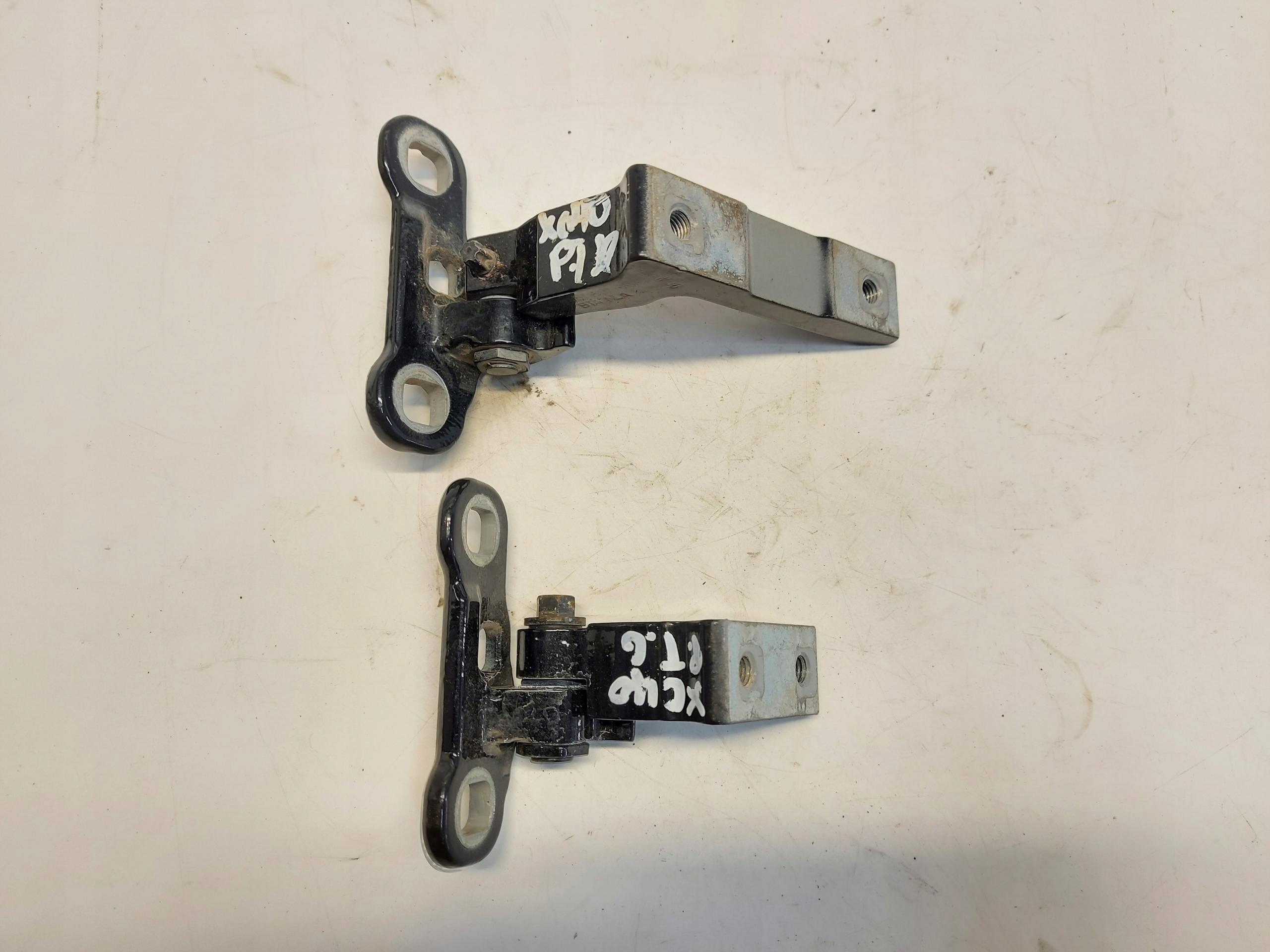 VOLVO XC40 D3 hinge door rear part right gora dol komplet