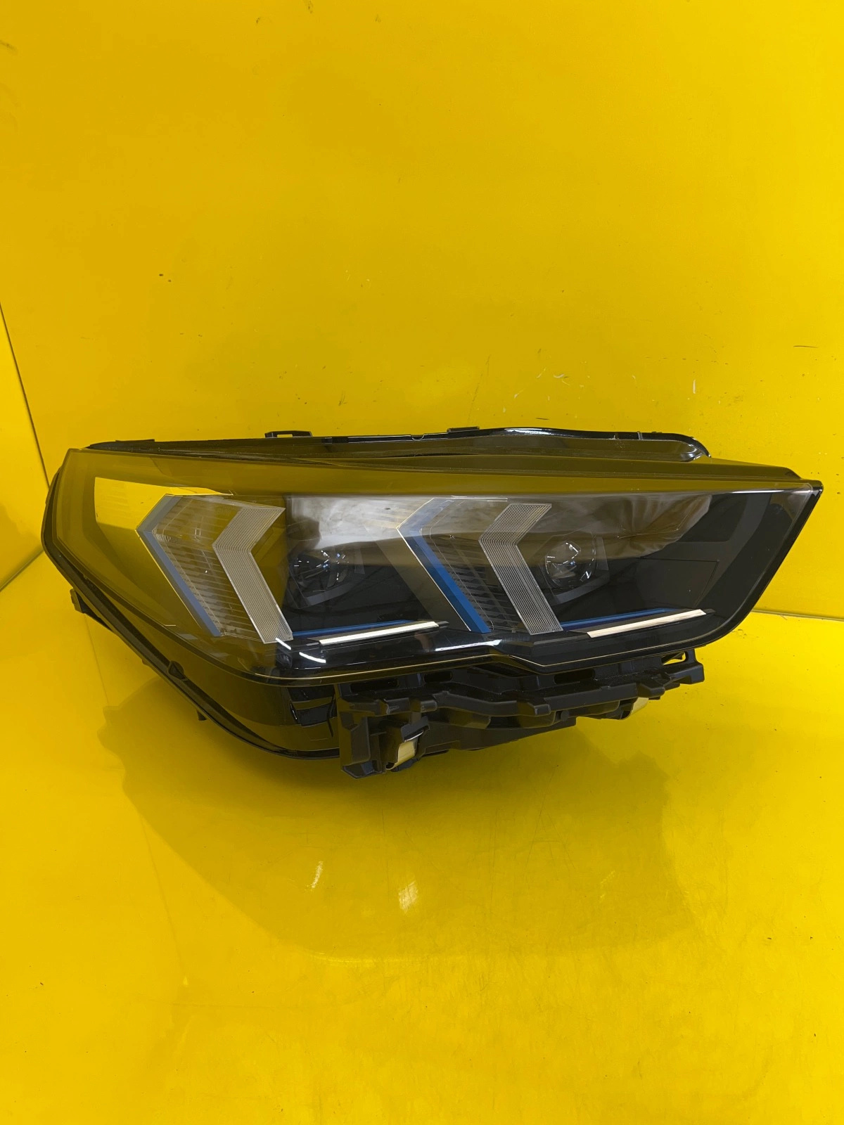 light right BMW X2 U10 Full Led 5A77EC6-05