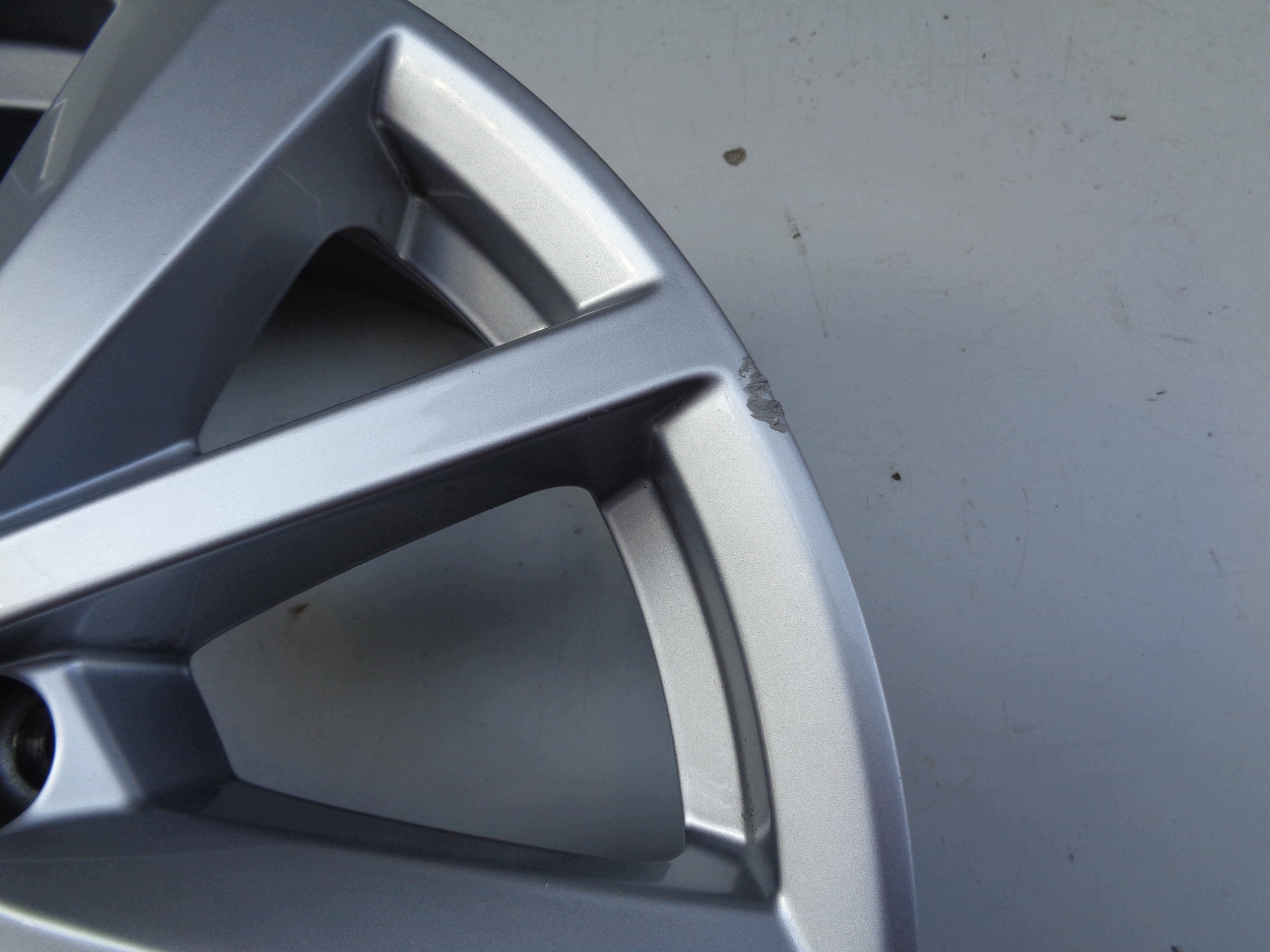 disk hliníkový AUDI 7JX17 ET45 5X112 718 81A601025C
