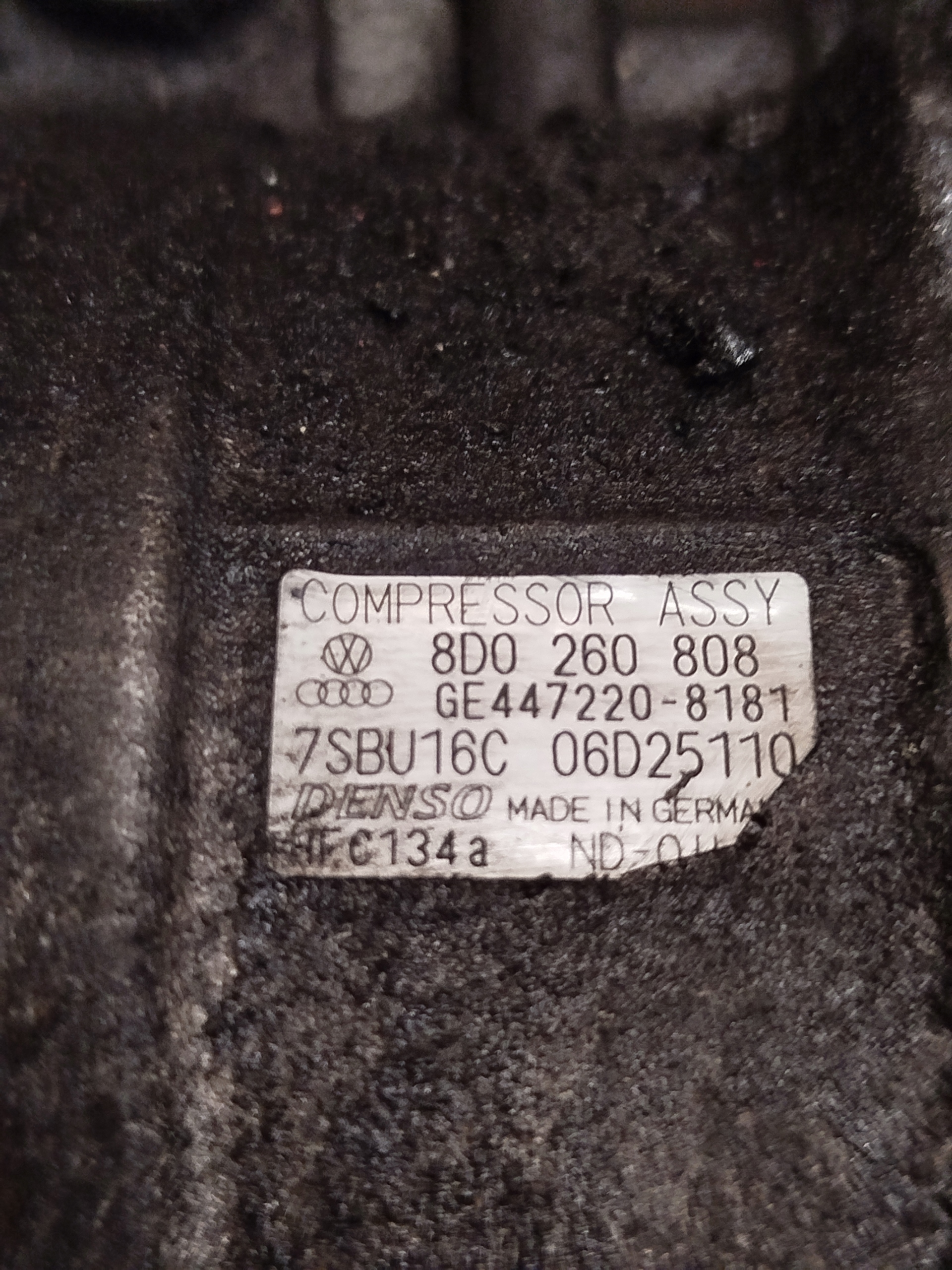 Компрессор кондиционера vw PASSAT B5 1.9 8D0260808