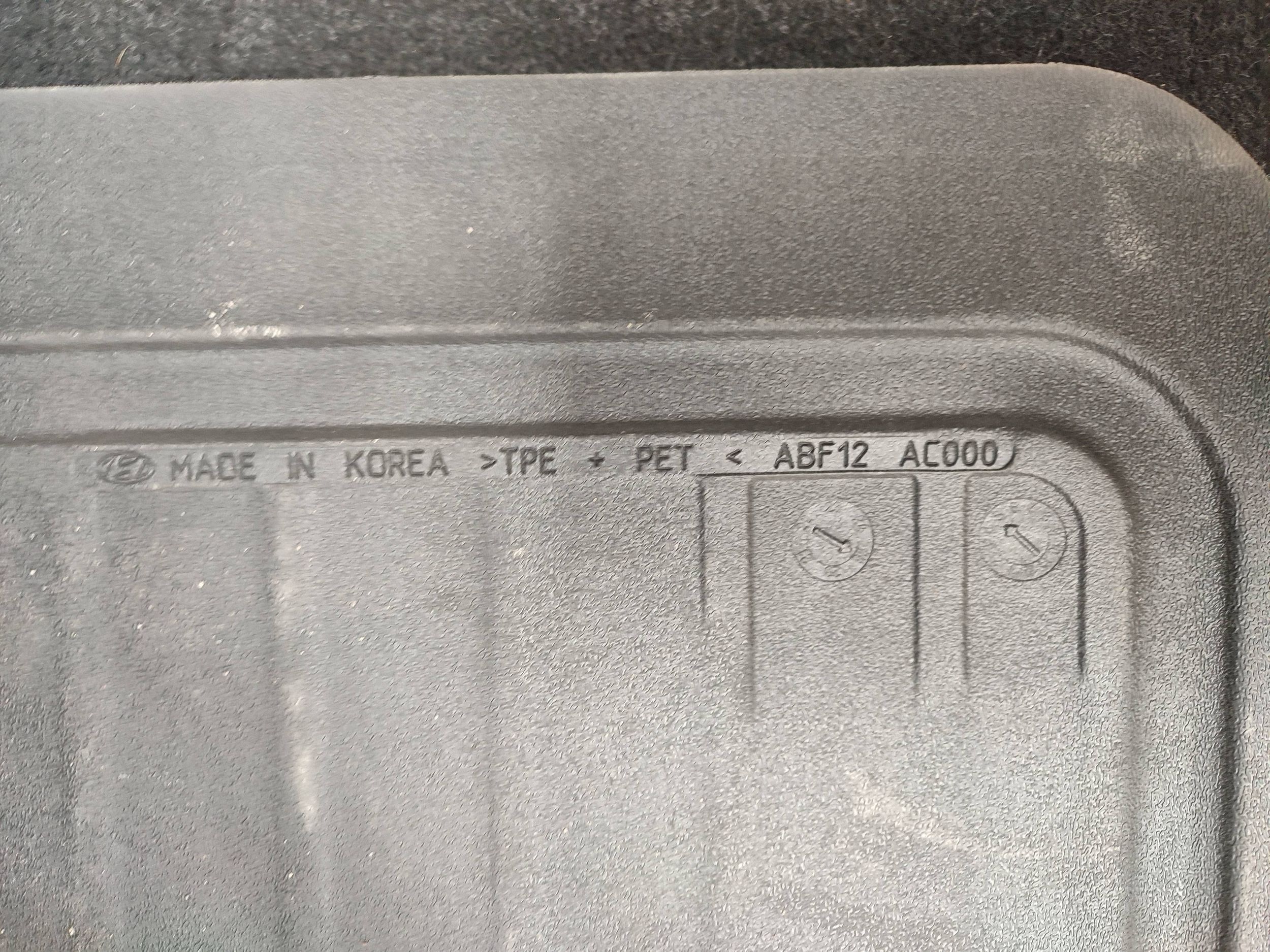 Mata rubber WELUROWA boot Hyundai Elantra VII 2020- ABF12AC000