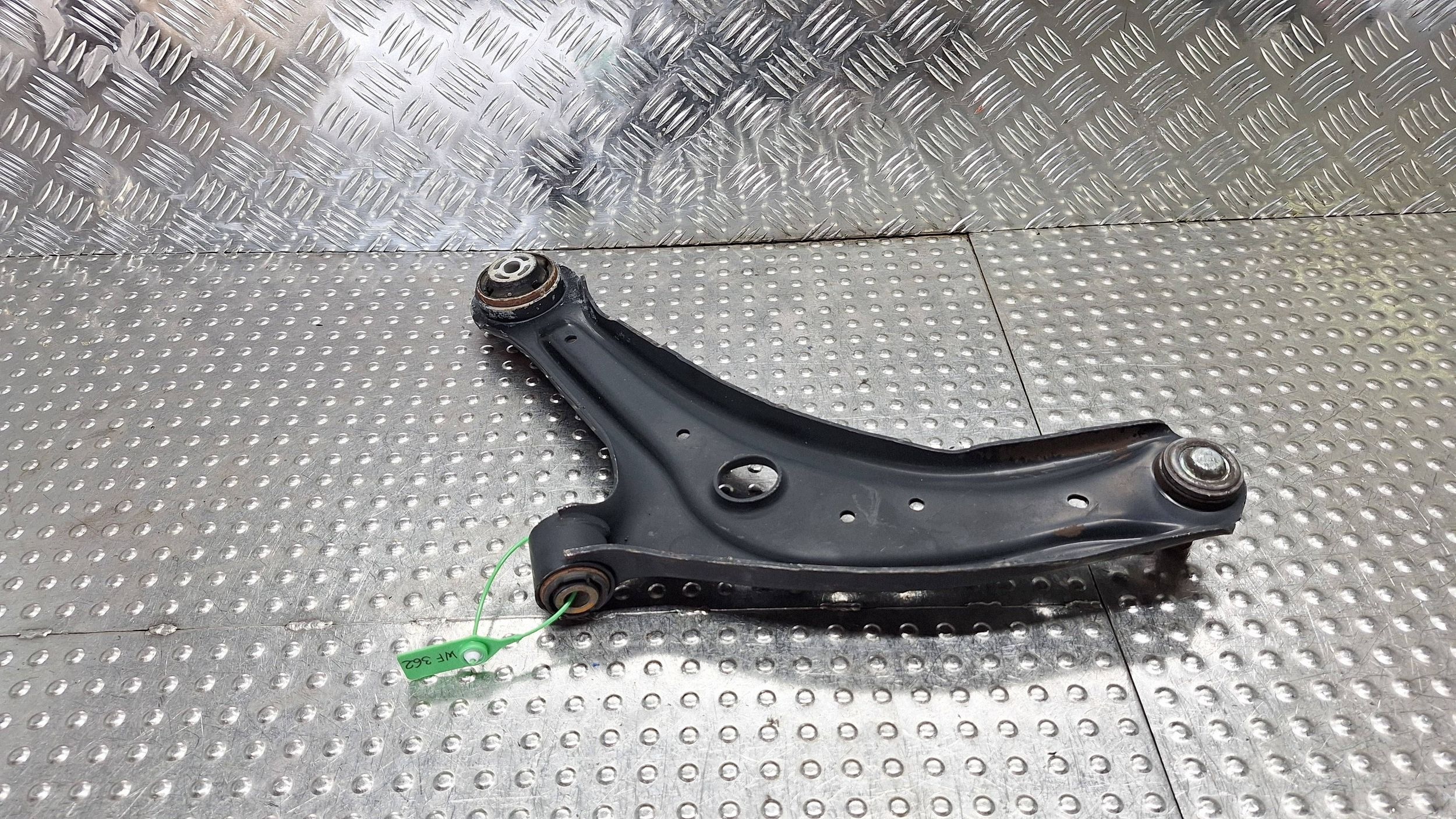arm right front H1BC-3042-AF FORD FIESTA MK8