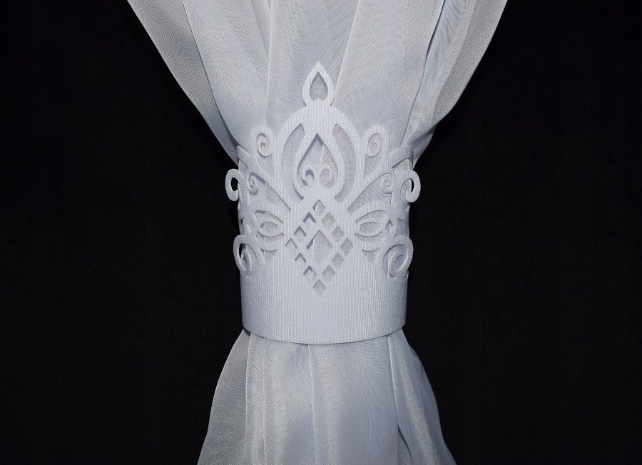 

Ażur dekor upięcie na boki