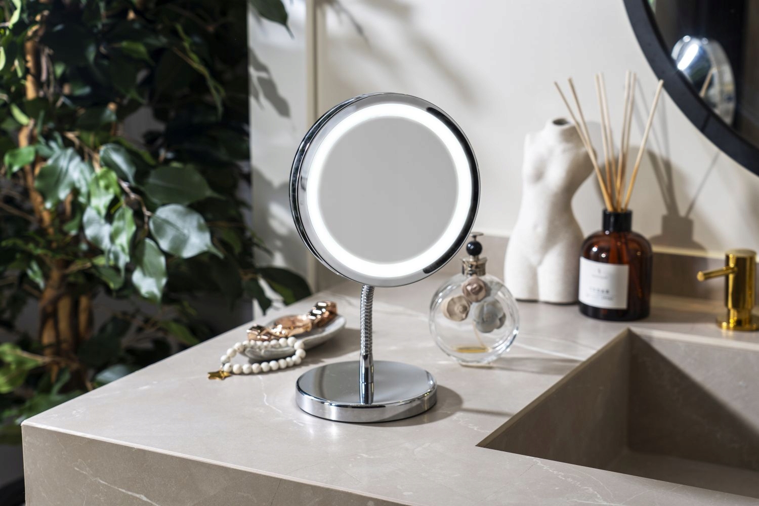Lusterko z LED AD 2159 – Precyzyjny Makijaż i Zabiegi