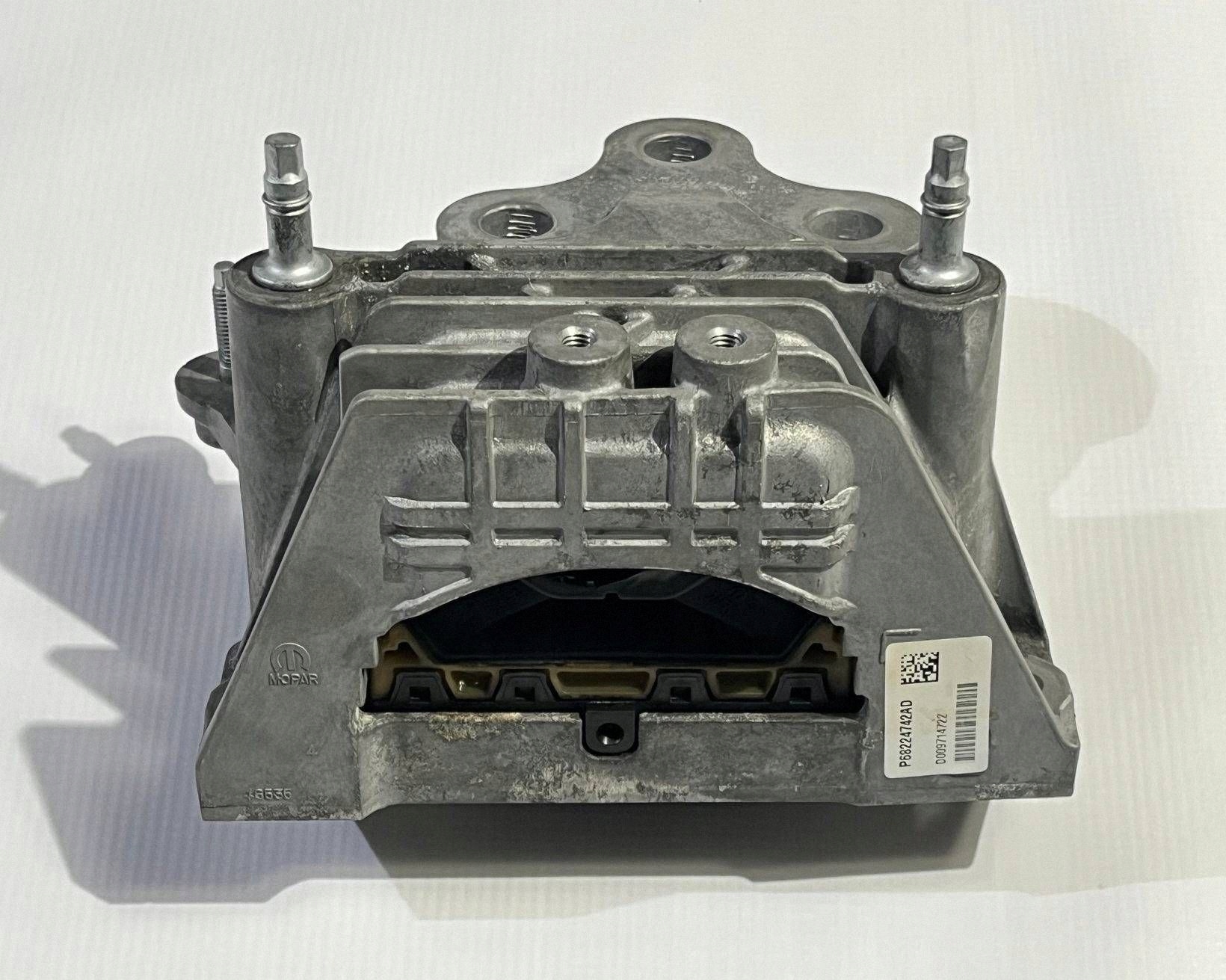 holder holder gearbox mounting of the engine Chrysler Pacifica 2017-2026