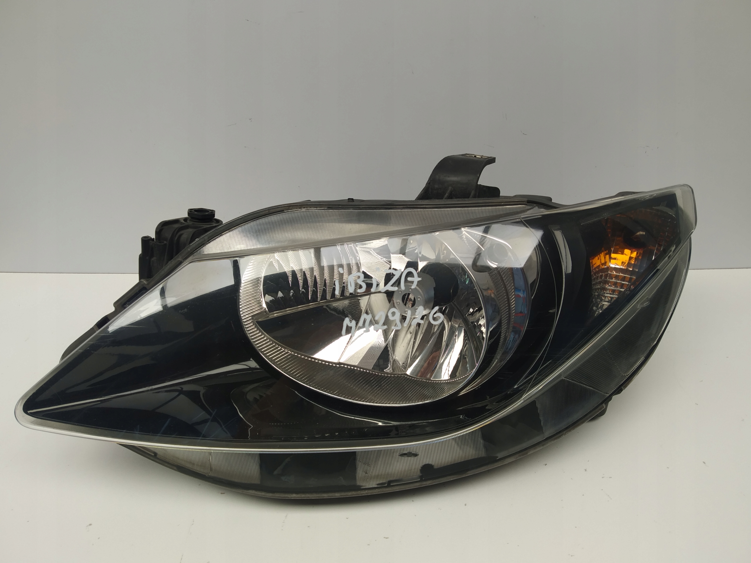 08-12r Seat Ibiza IV reflektor light front left H4 OM VALEO before lift 6J