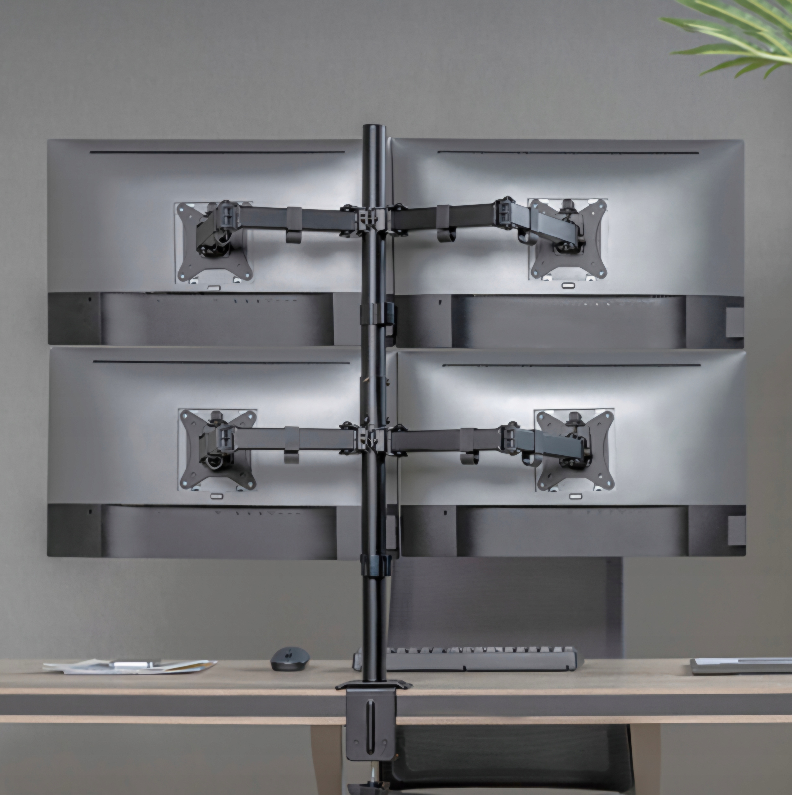 Držák na 4 monitory Stojan na stojan 17-32" Extra Strong