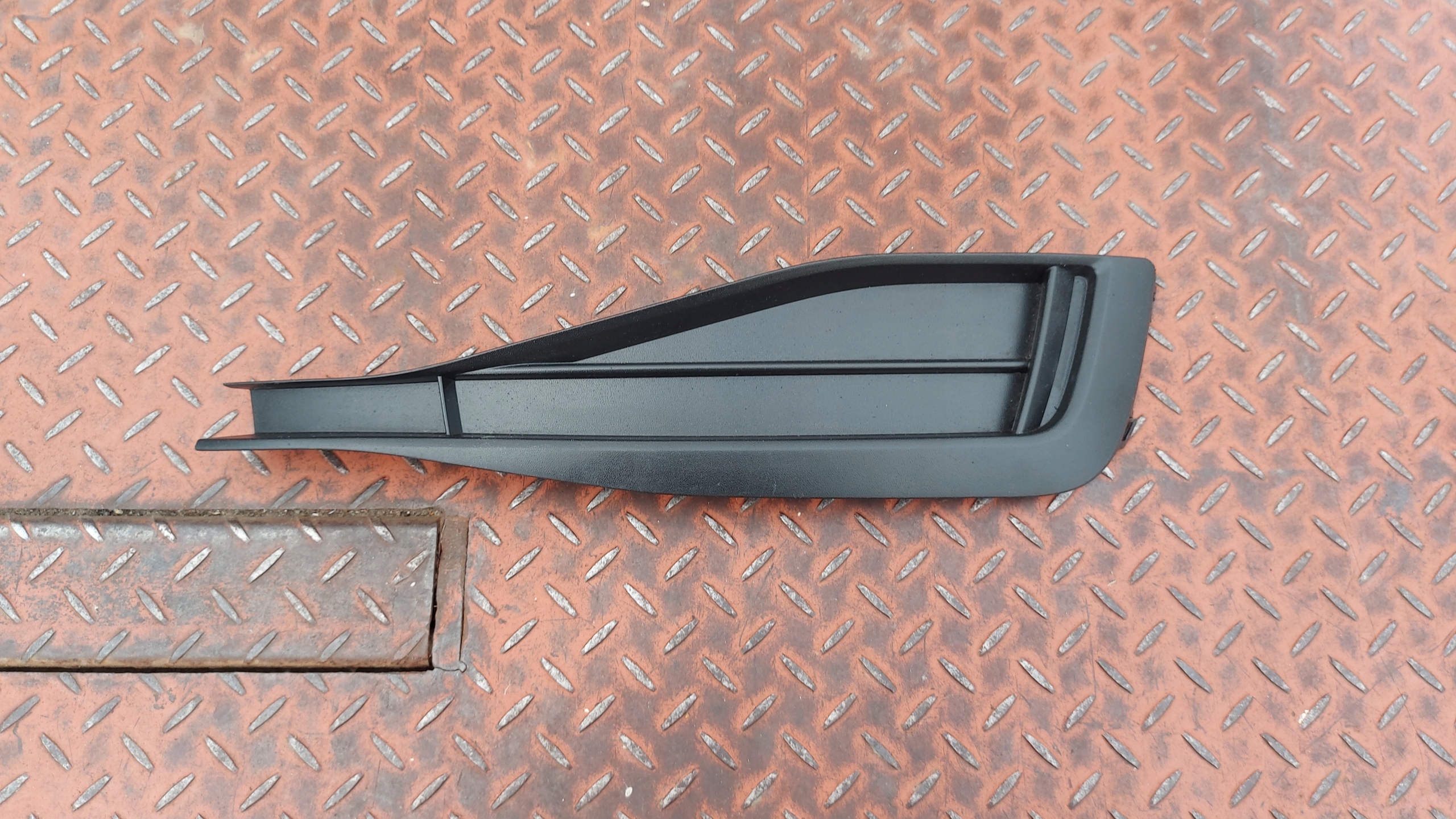 grid of a bumper right right front VW VOLKSWAGEN PASSAT B8 19