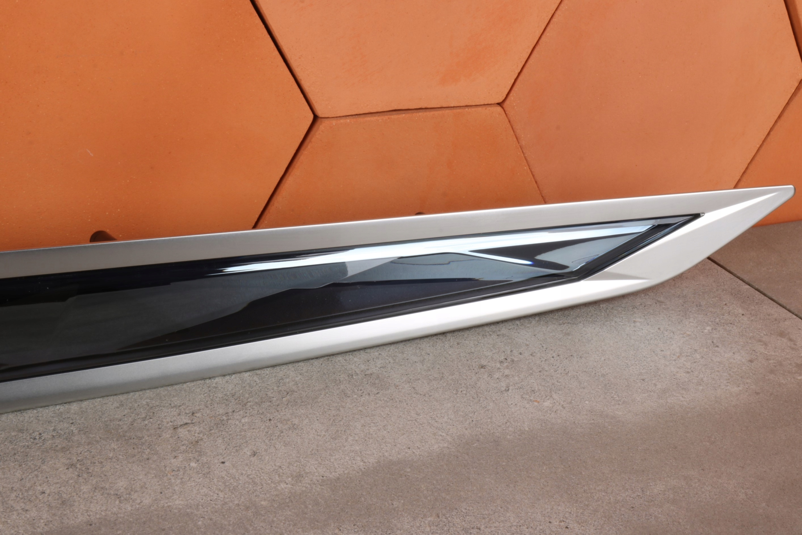BMW 7 G70 PANEL DOTYKOWY door moulding right front BOWERS SZKLO 5A9BF11