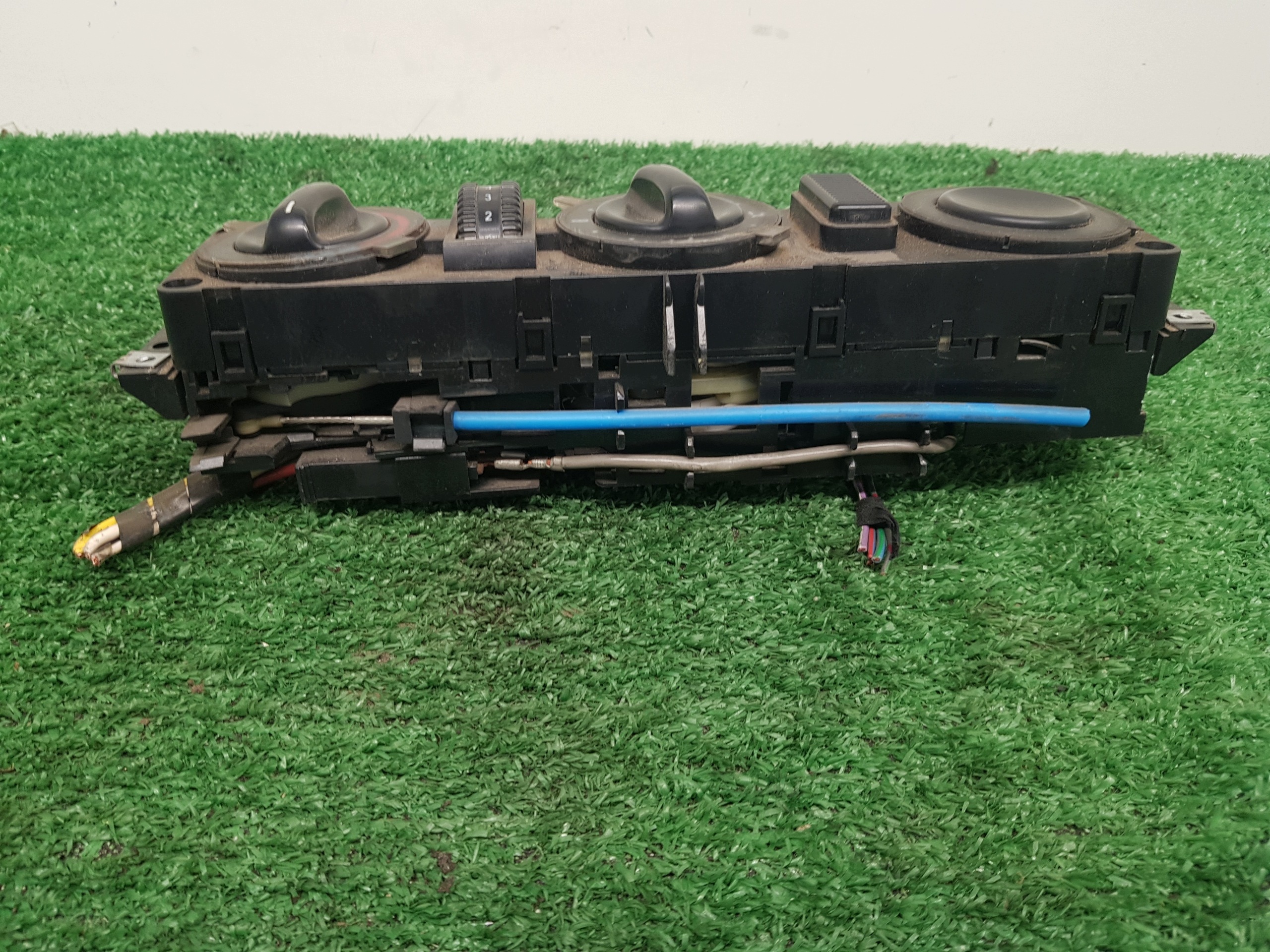 control panel air conditioning devices MERCEDES-BENZ VITO W638 A0008306185