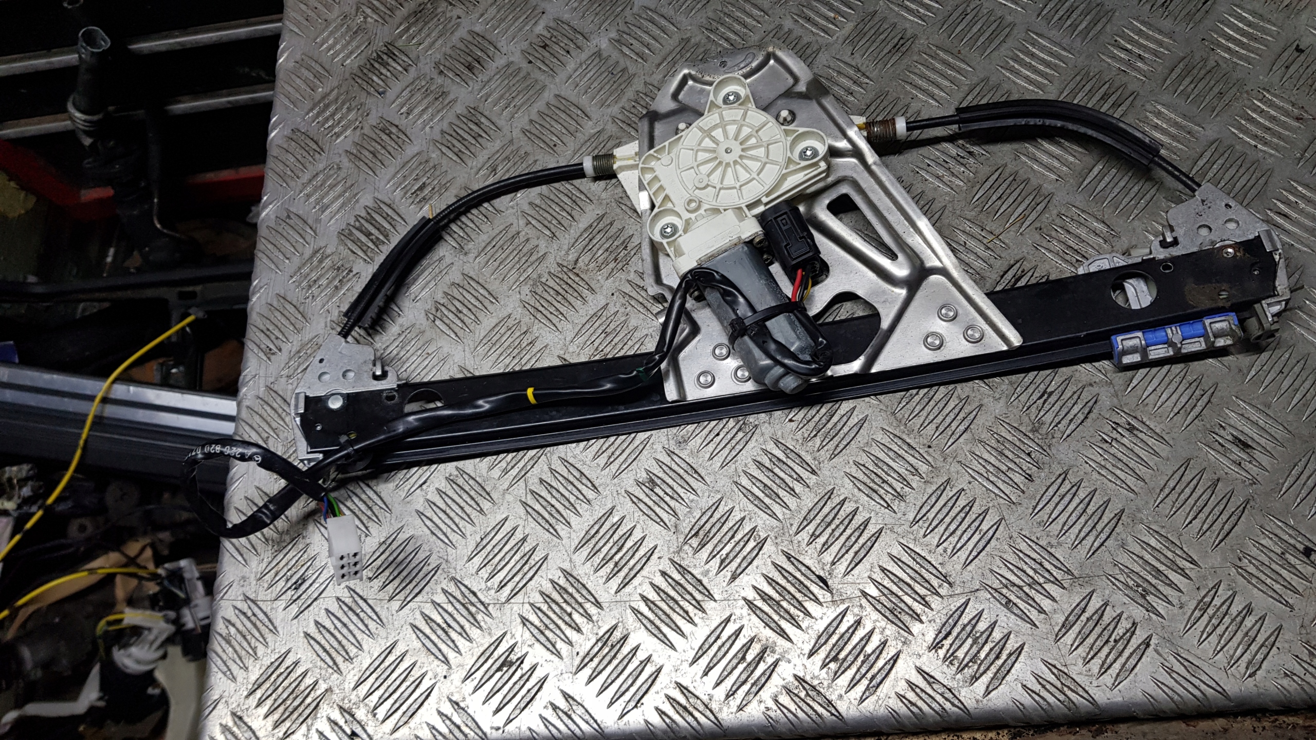 MERCEDES W220 window regulator left rear part LIFT