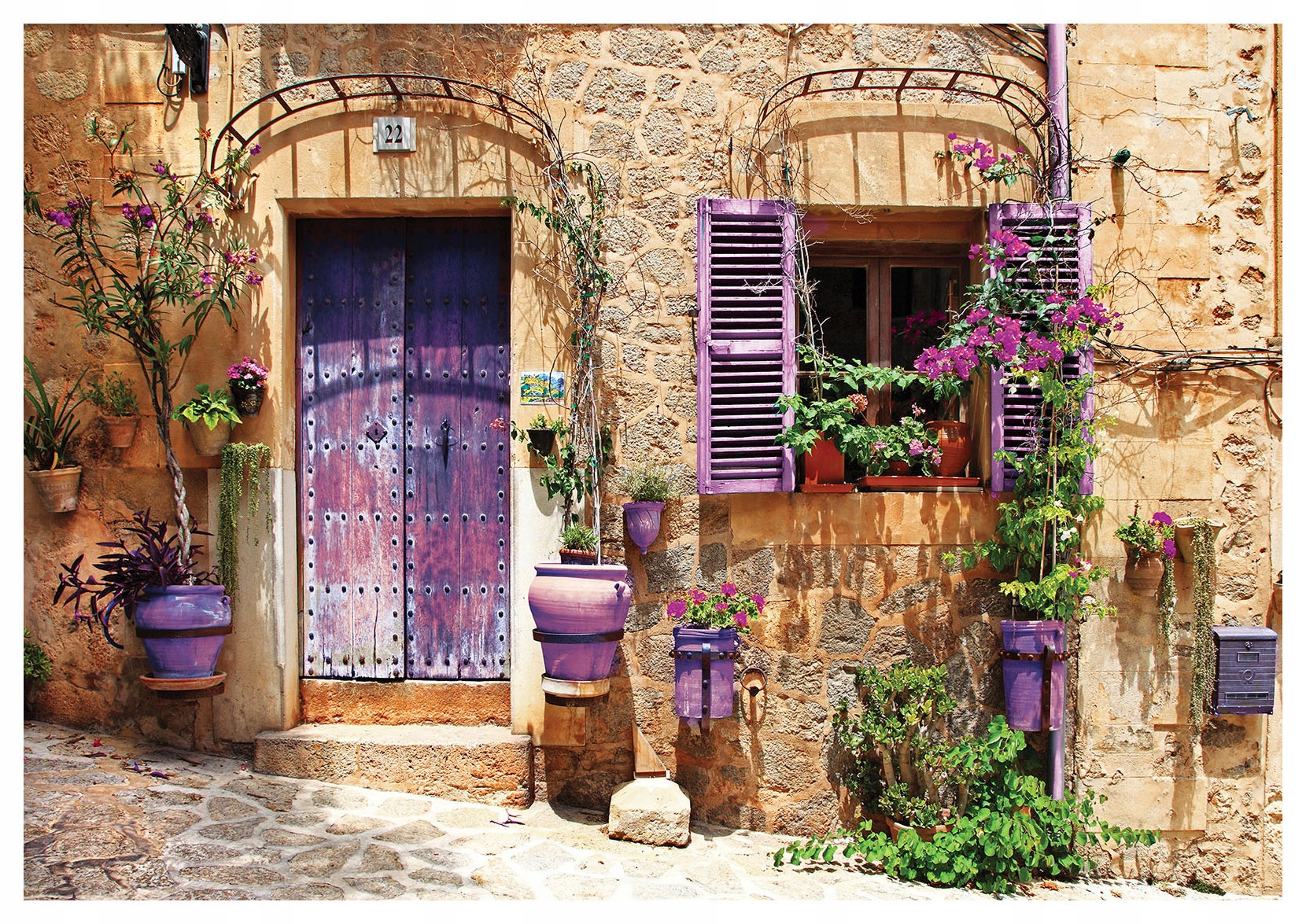 Fototapeta Fialová záhrada za kamenným múrom kvety 368x254 lepidlo