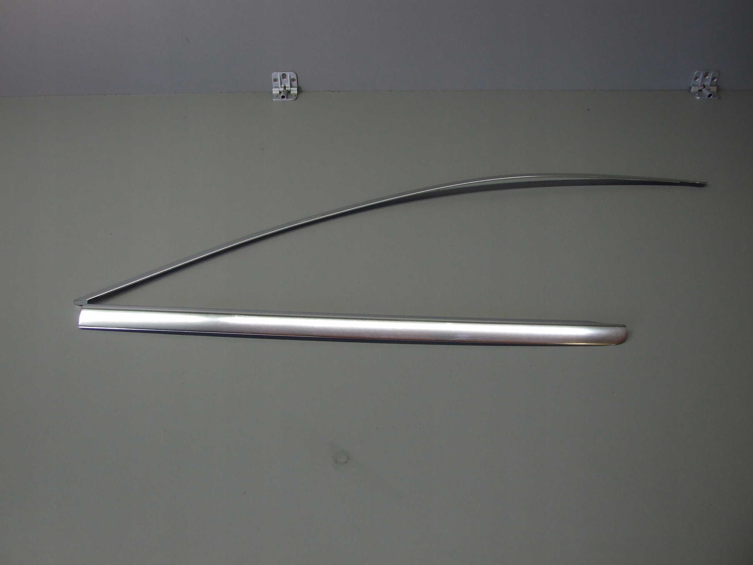 Молдинг стекла задний MERCEDES C W205 универсал 2056700322