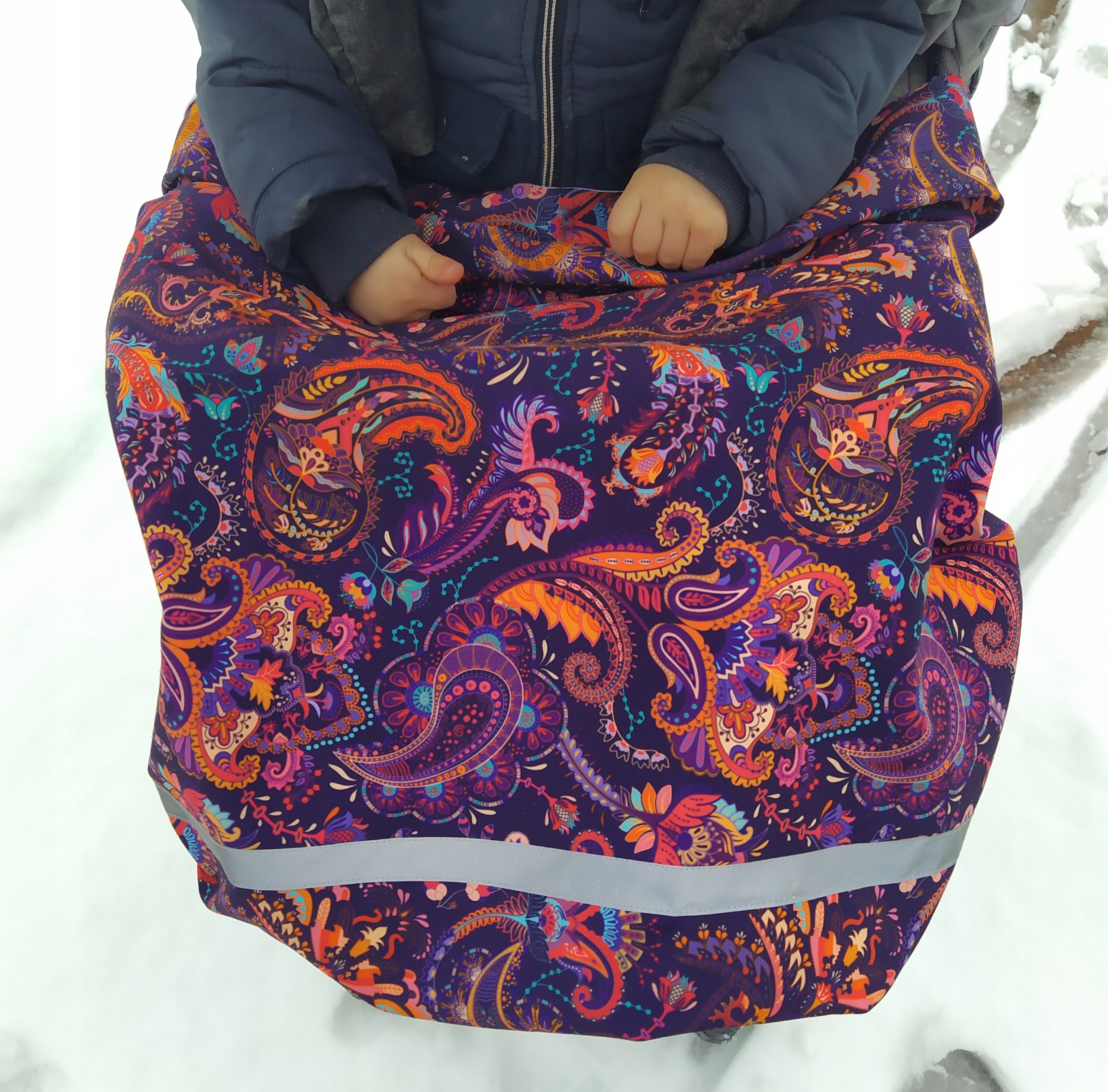 Wodooporny kocyk z softshellu, na deszcz, piasek zimno, do wózka i na plażę