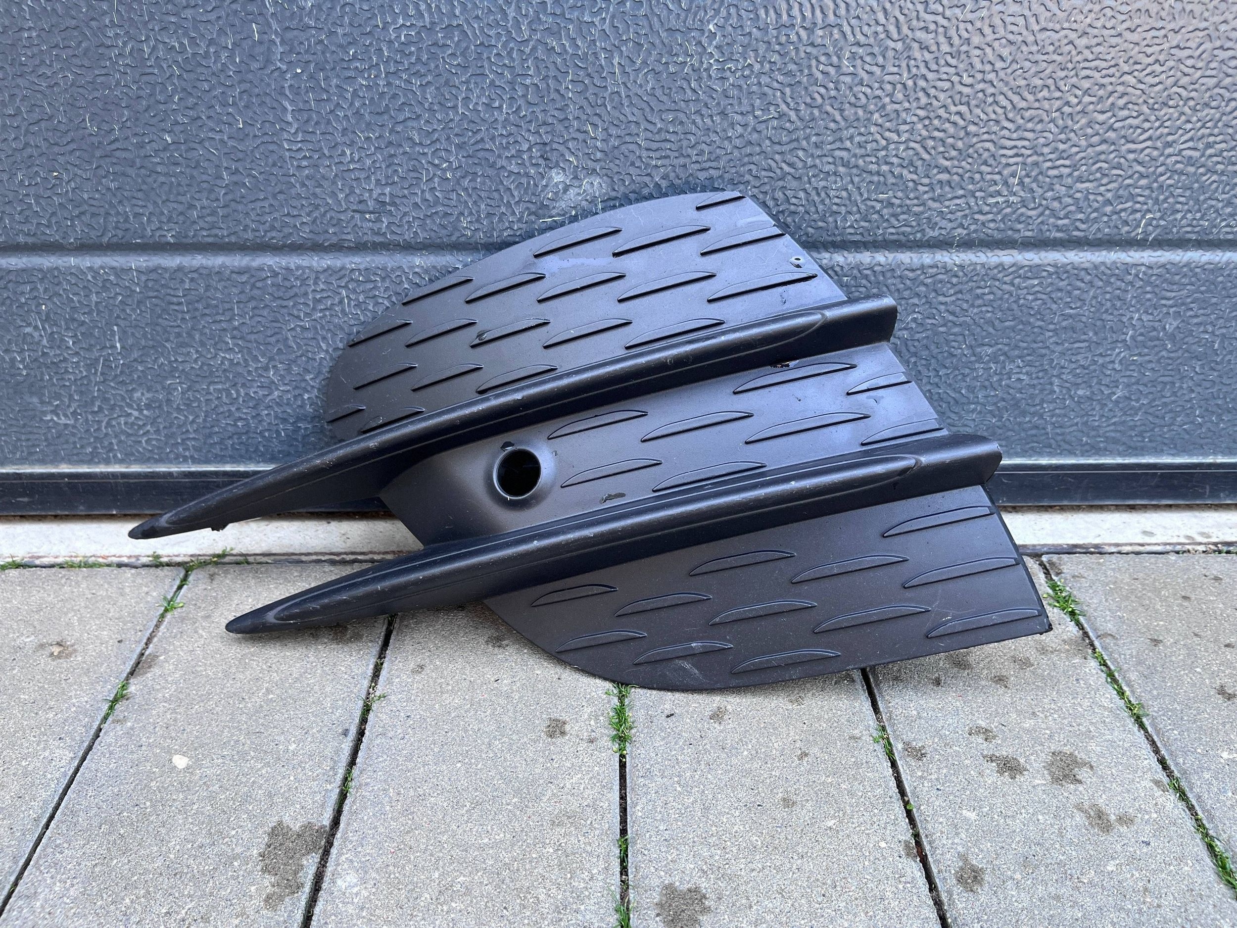 MERCEDES E W213 lower grid left front A2138858904