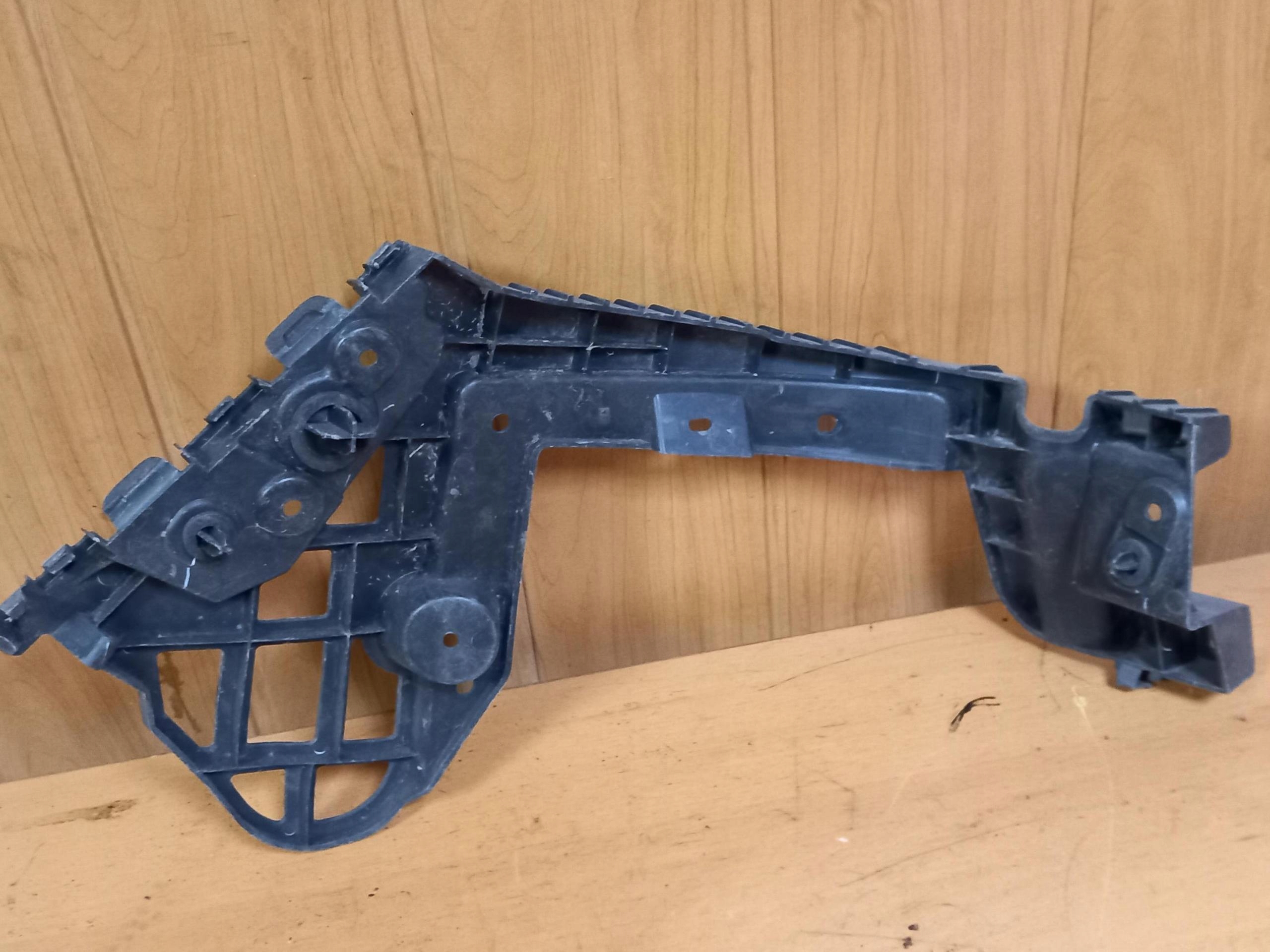 bumper bracket right rear part RENAULT CLIO III KOMBI 8200583033