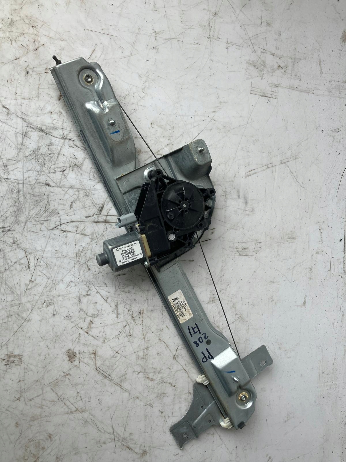 window regulator right front PEUGEOT 208 9674254380