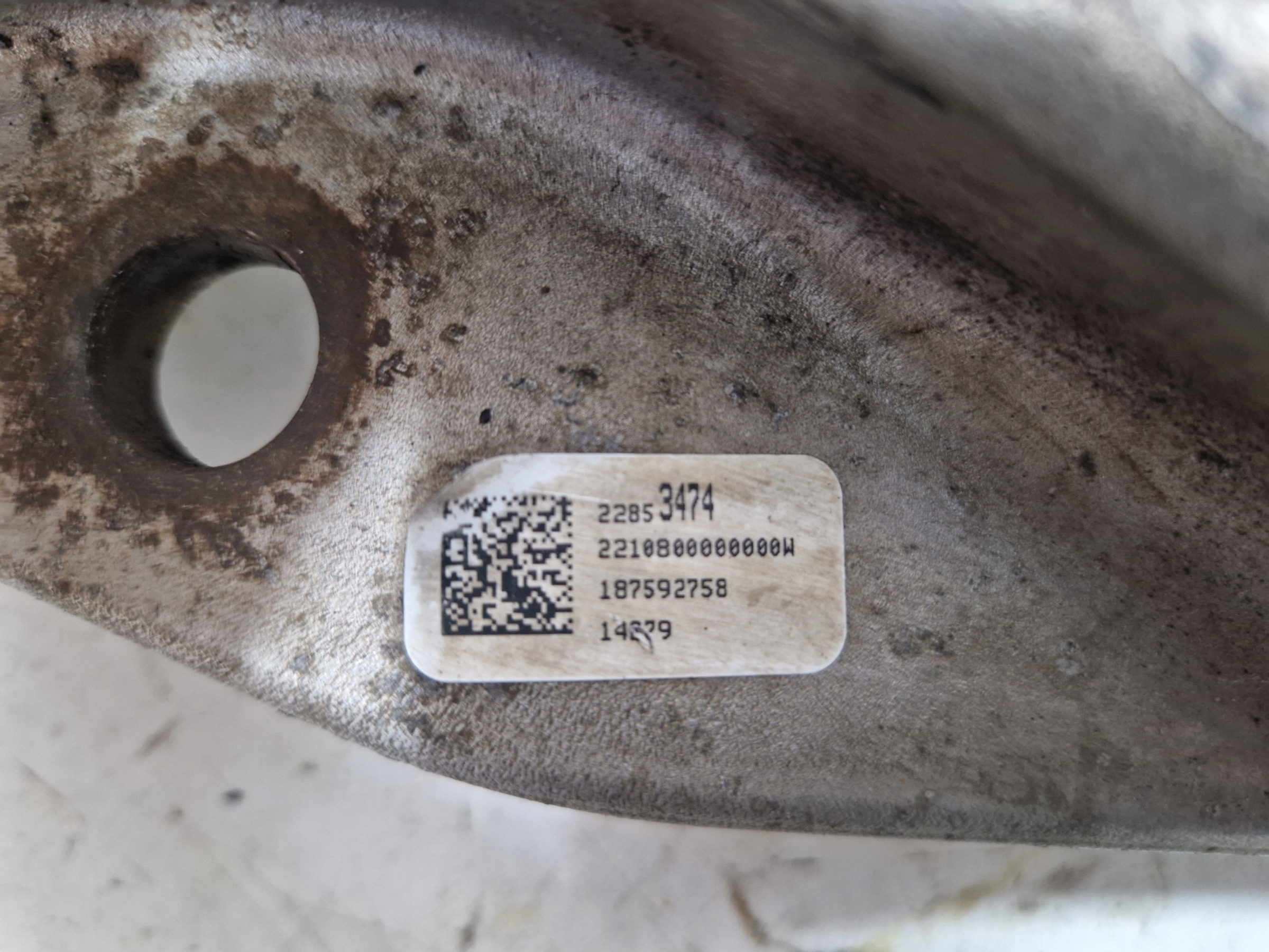 CADILLAC ESCALADE IV 15- 6.2 V8 arm lower right front front 22853474