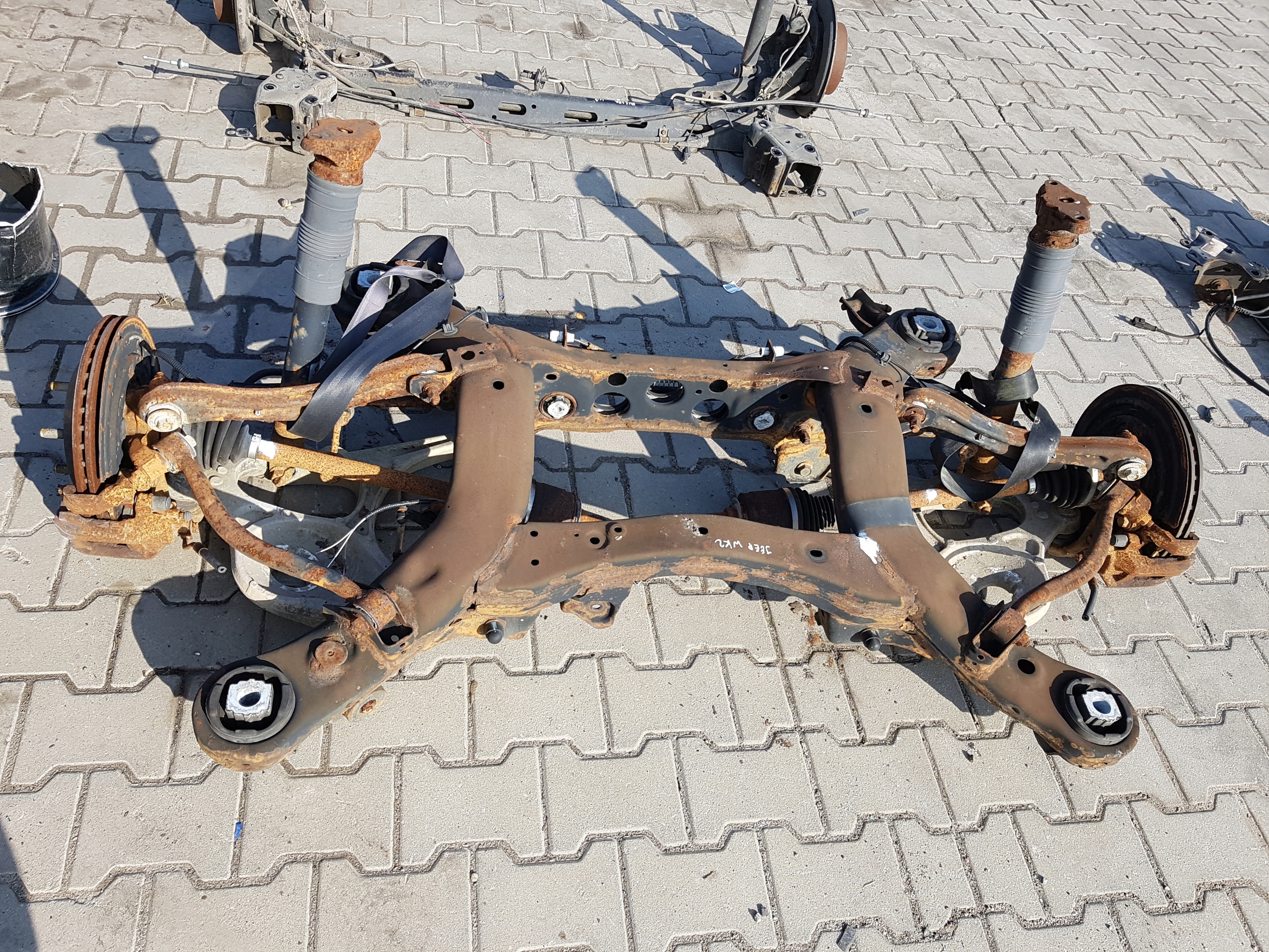 JEEP GRAND CHEROKEE WK2 LIFT 3.0 BELKA ZAWIESZENIA TYŁ