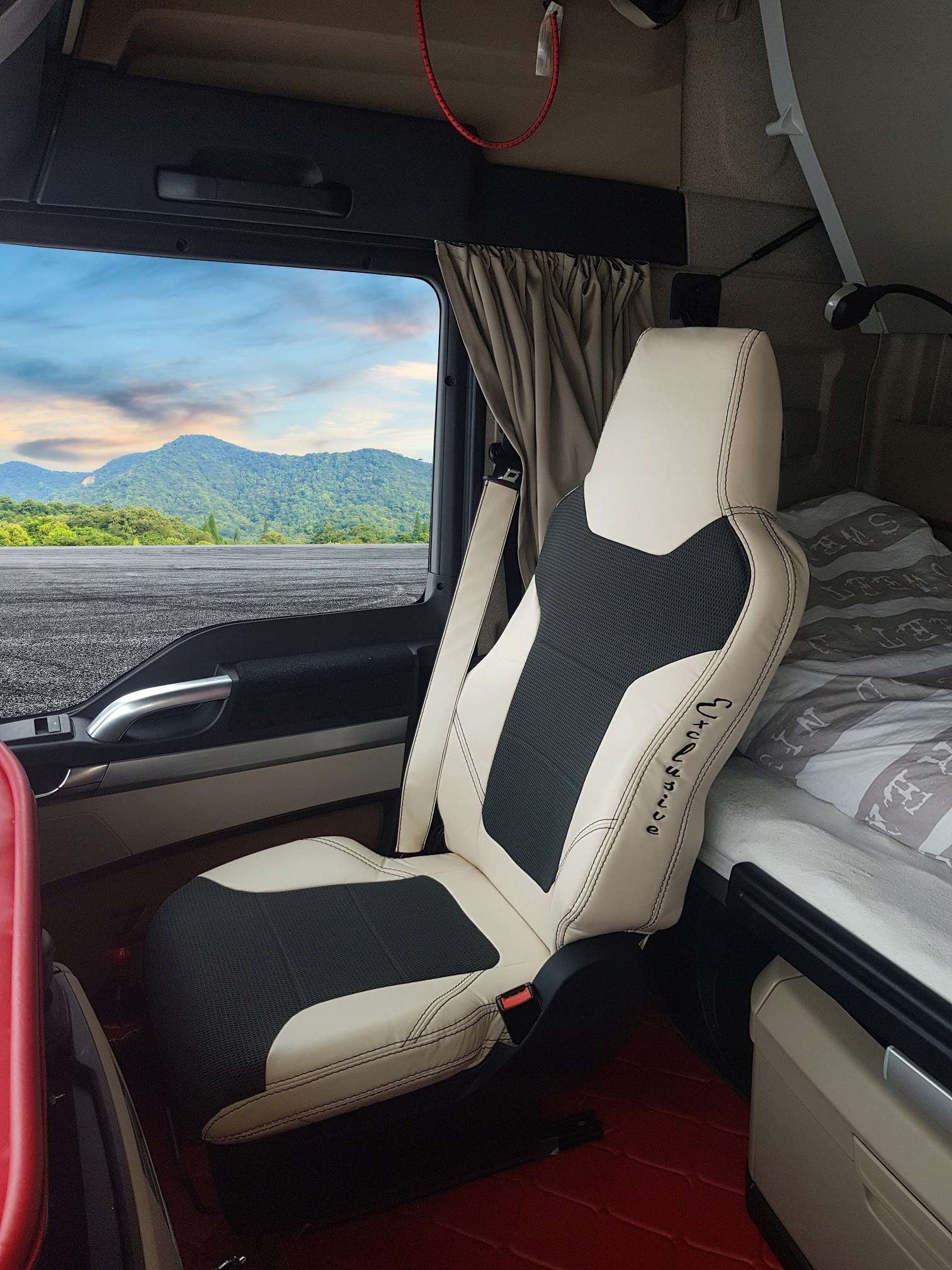 POKROWCE FOTELI TIR MAN TGX SKAJ ECO SKÓRA Rodzaj Dedykowane