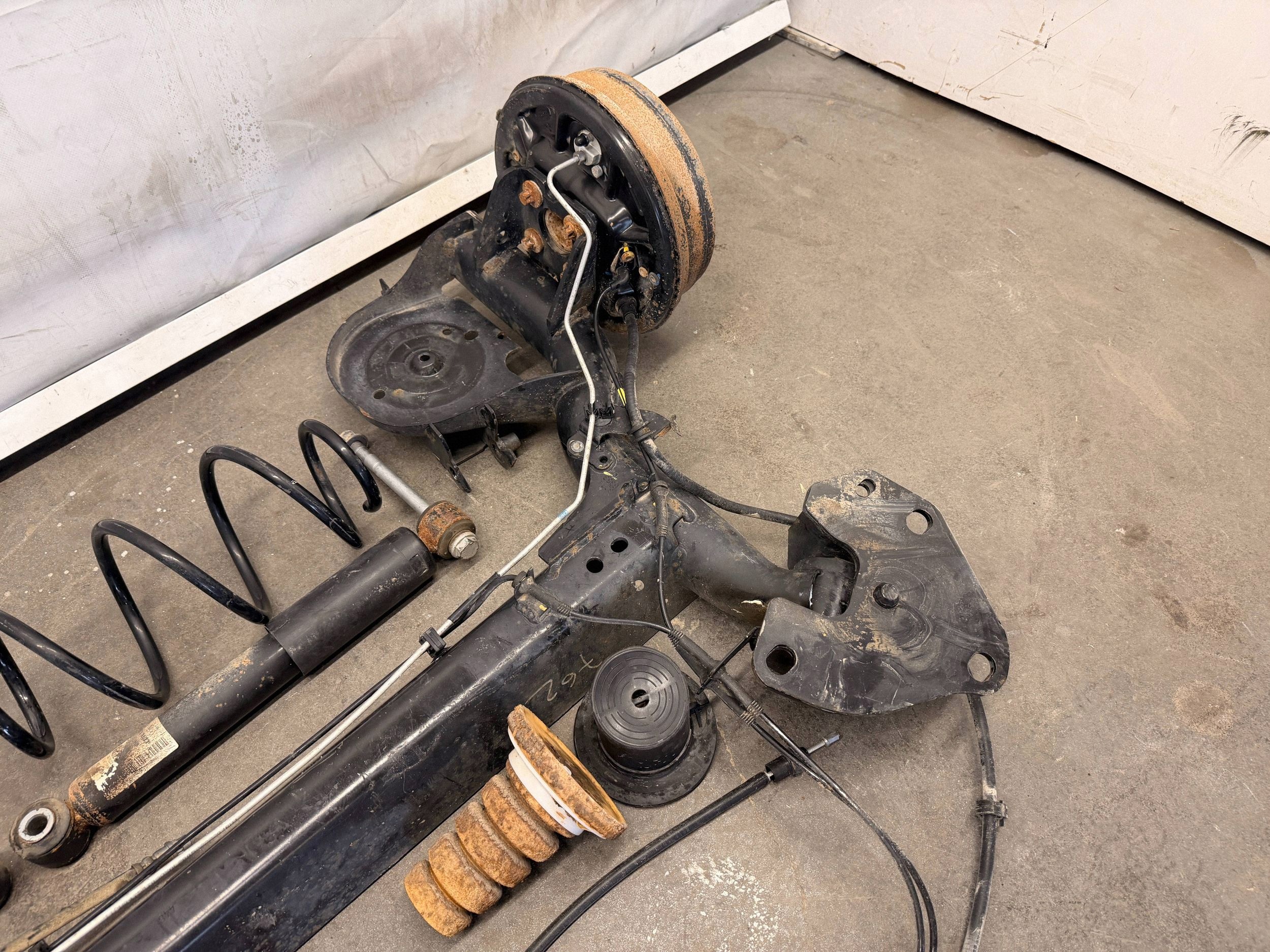 Renault Express II Achsträger heck achse hinten 555110548R