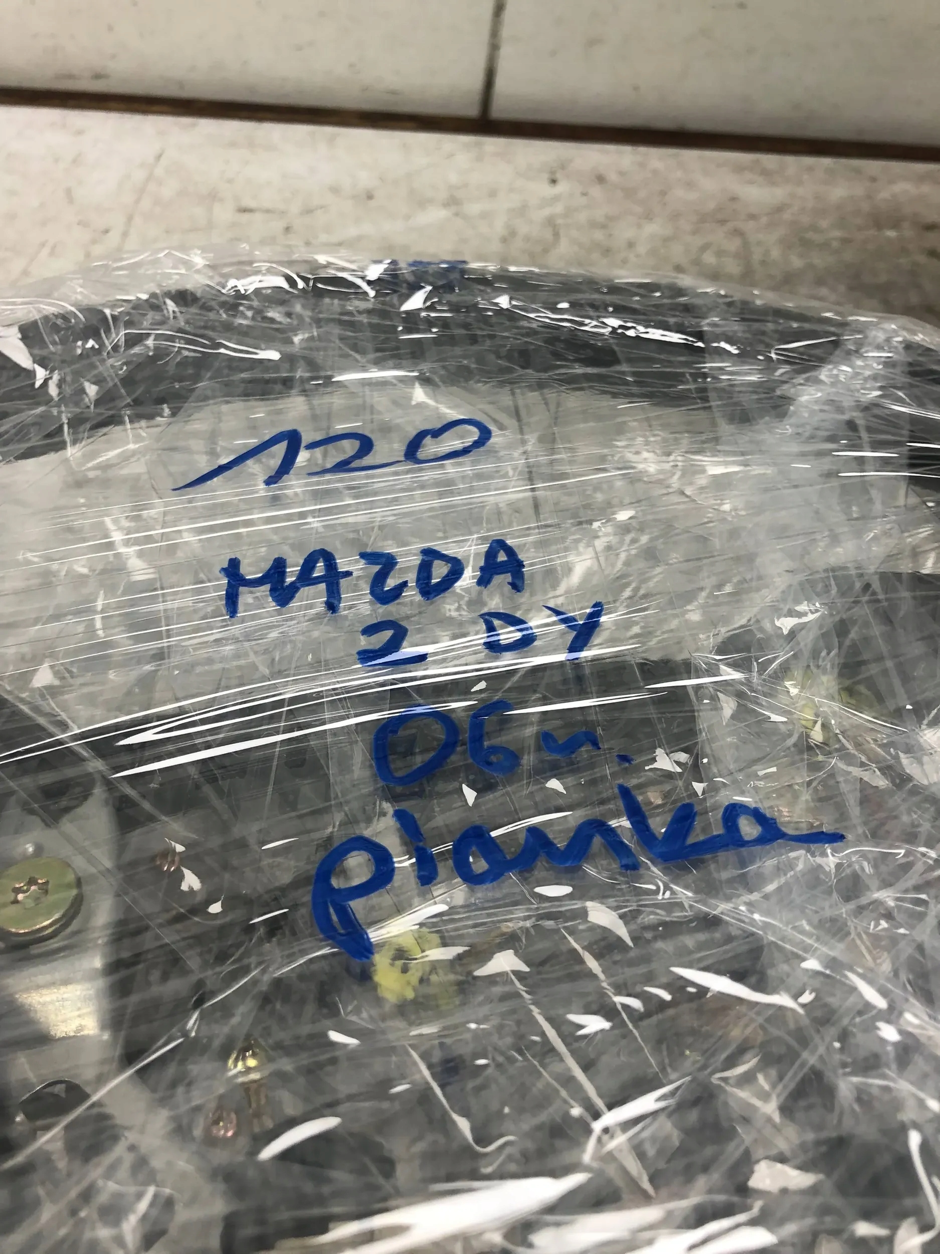 lenkrad PIANKA MULTIFUNKCJA MAZDA 2 DY DG4097