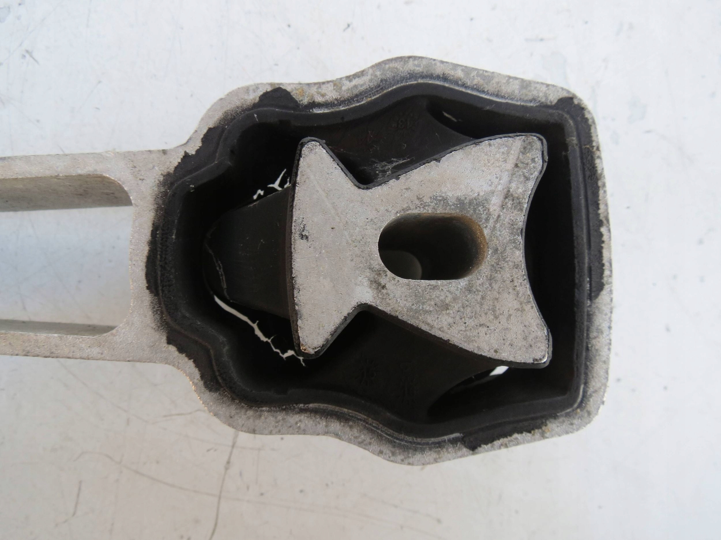engine mount VOLVO V60