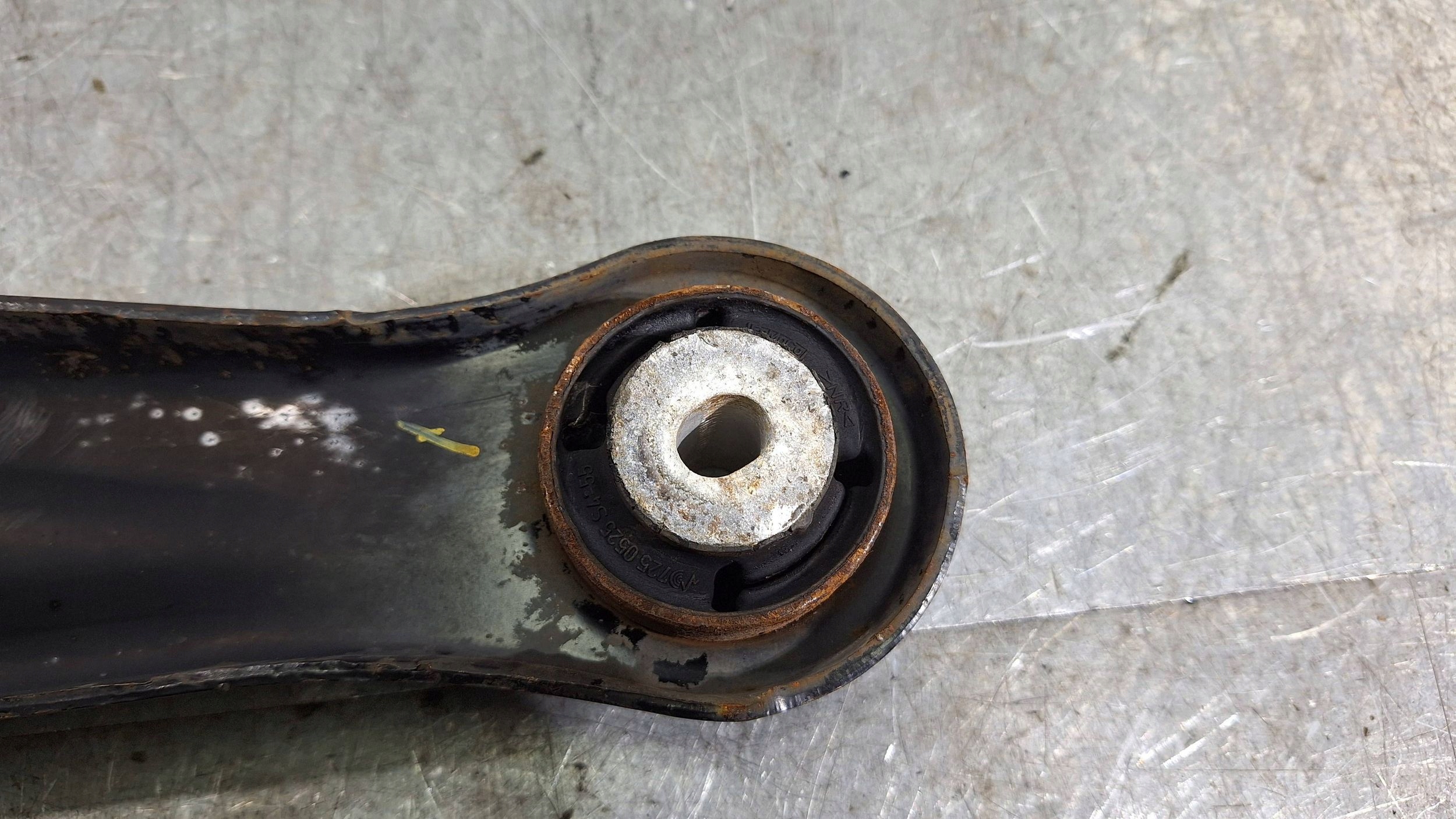 arm left front 8V51-3041-BH FORD FIESTA MK7 08