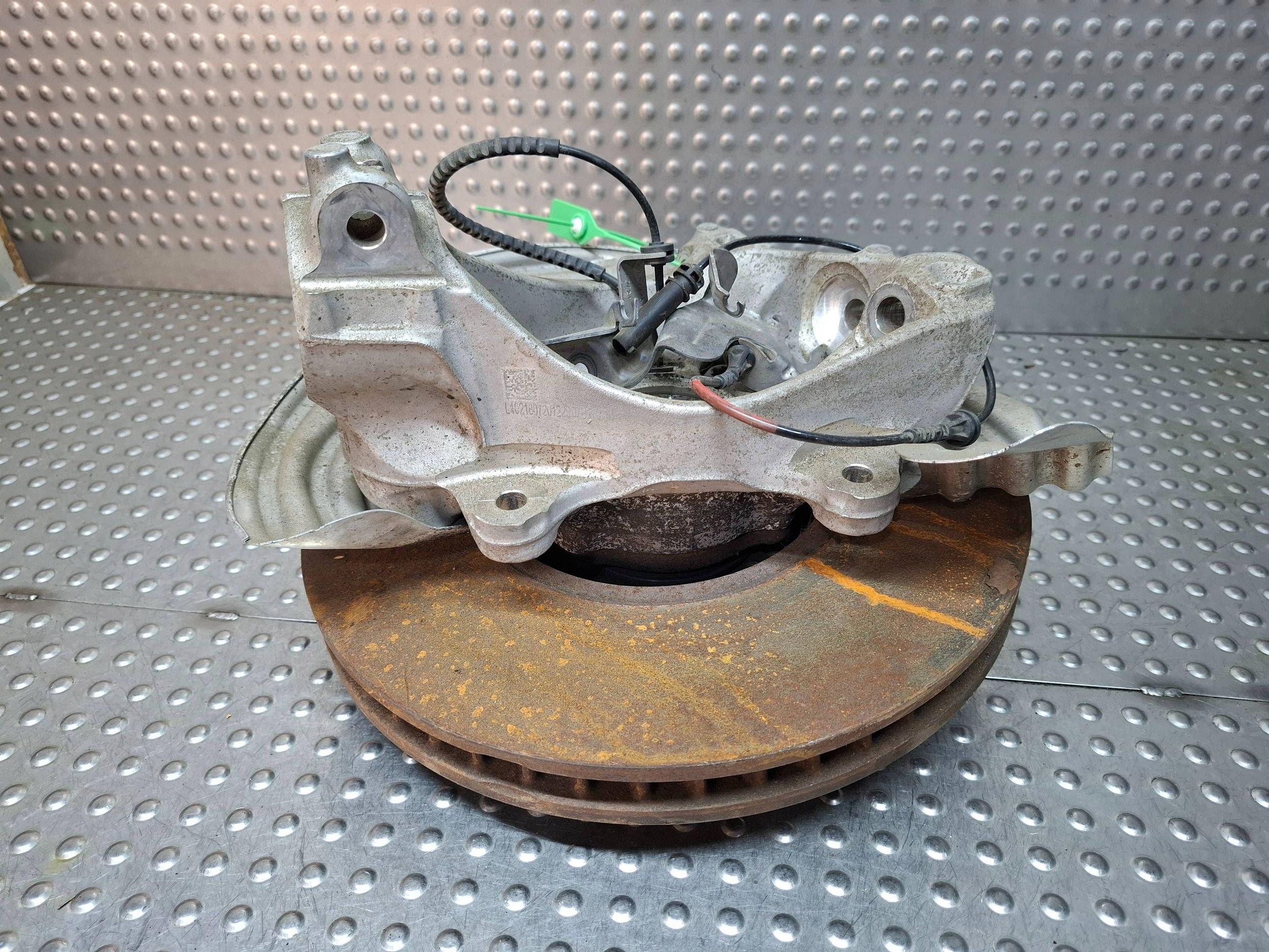 otoč čepu levý předek 6893967 BMW G42 X-DRIVE