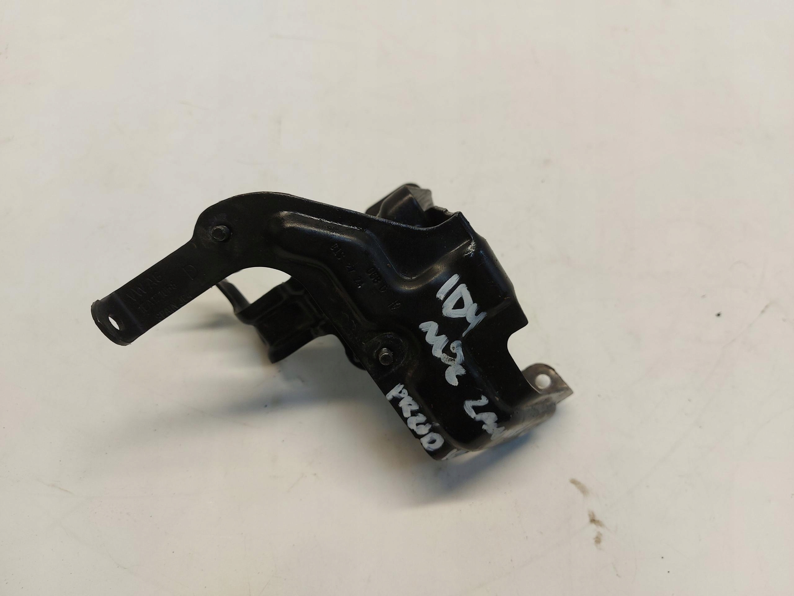 VW ID4 11A , 2024r SUV 5D console holder bracket 1EA121068