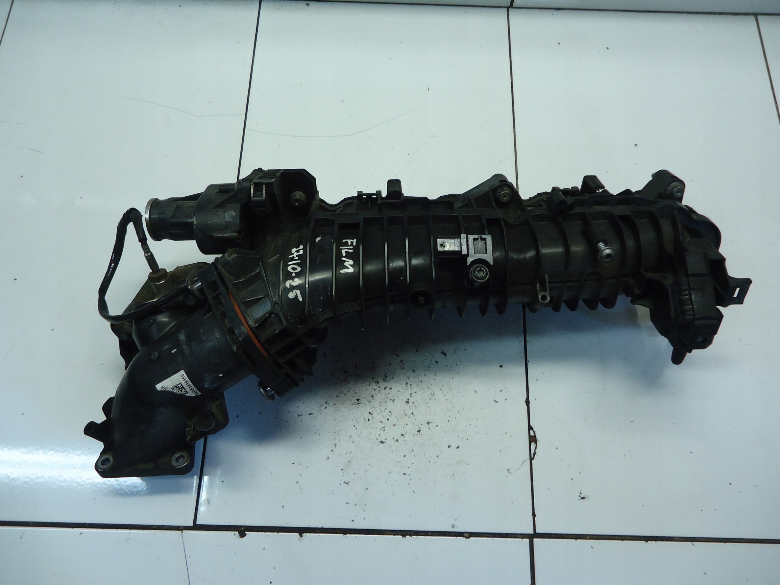 BMW 3 E90 2.0D N47D20C intake manifold 7807991 8506410